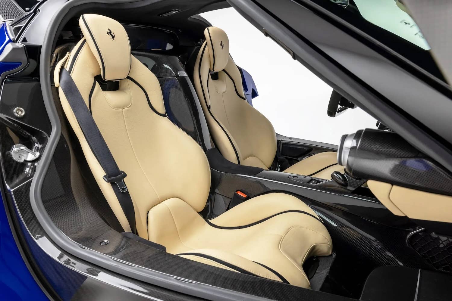 2014 Ferrari LaFerrari Blue Elettrico seats