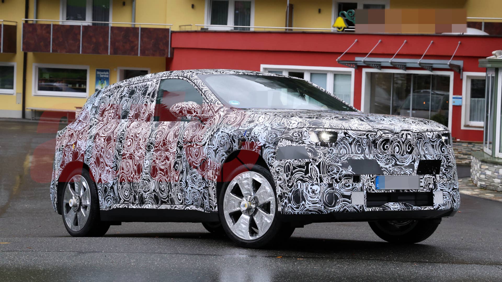 2028 BMW X1 spy shot