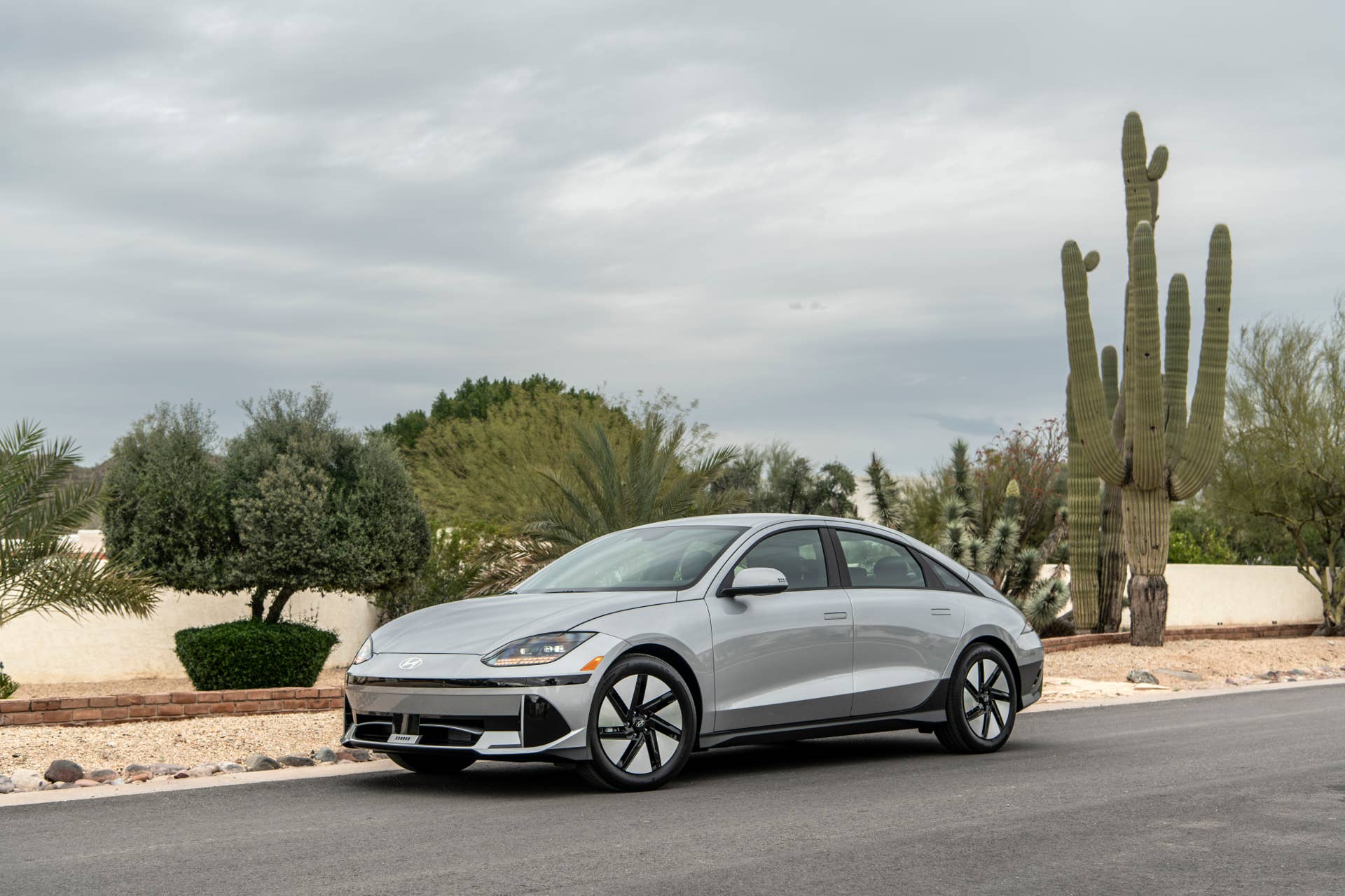 2025 Hyundai Ioniq 6 SE