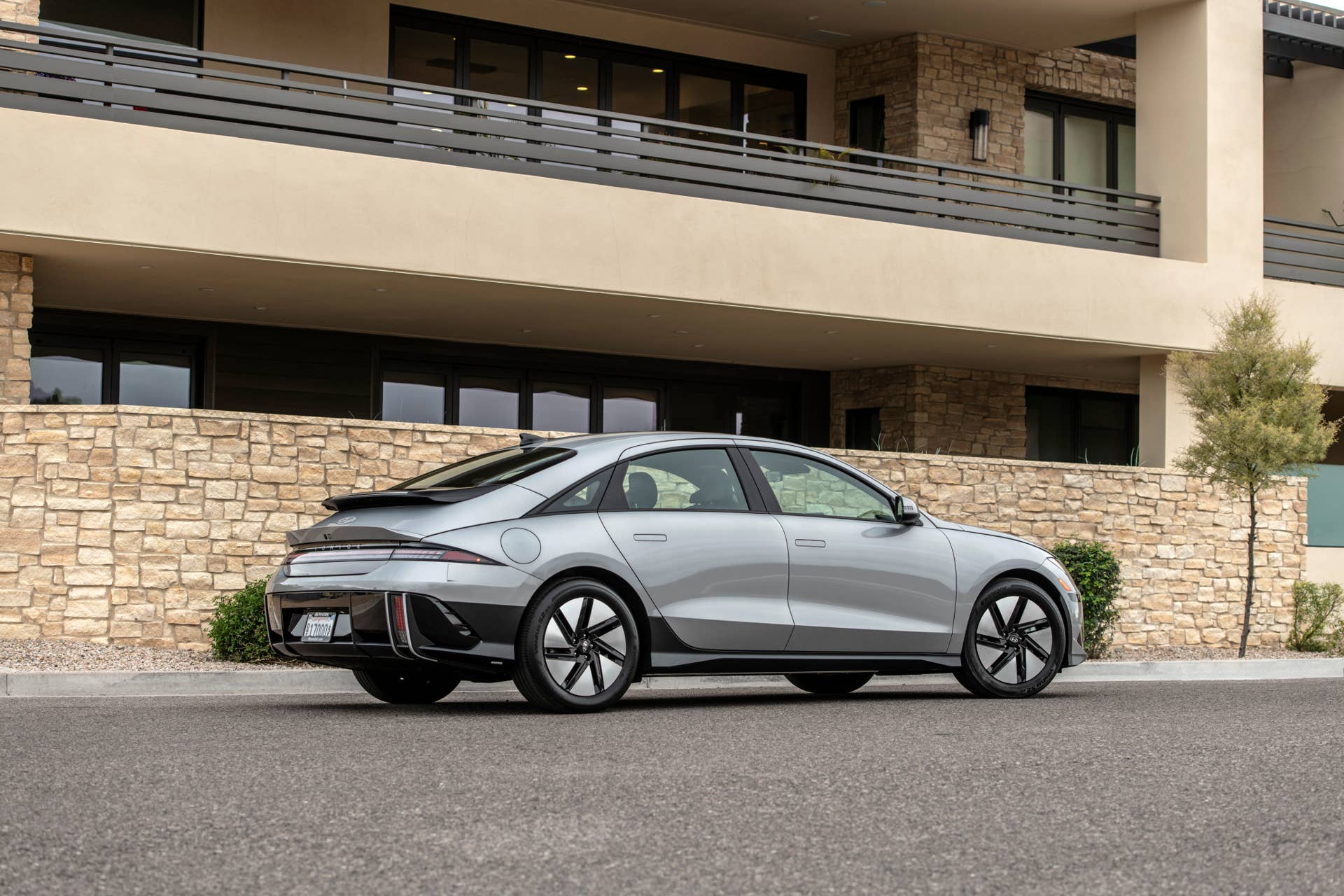 2025 Hyundai Ioniq 6 SE