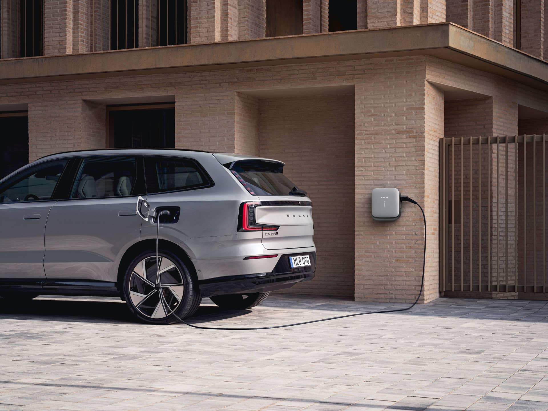 Ex Charging Ultra-Fast EV Charging Is Coming to the U.S. Next Year, But Do We ...