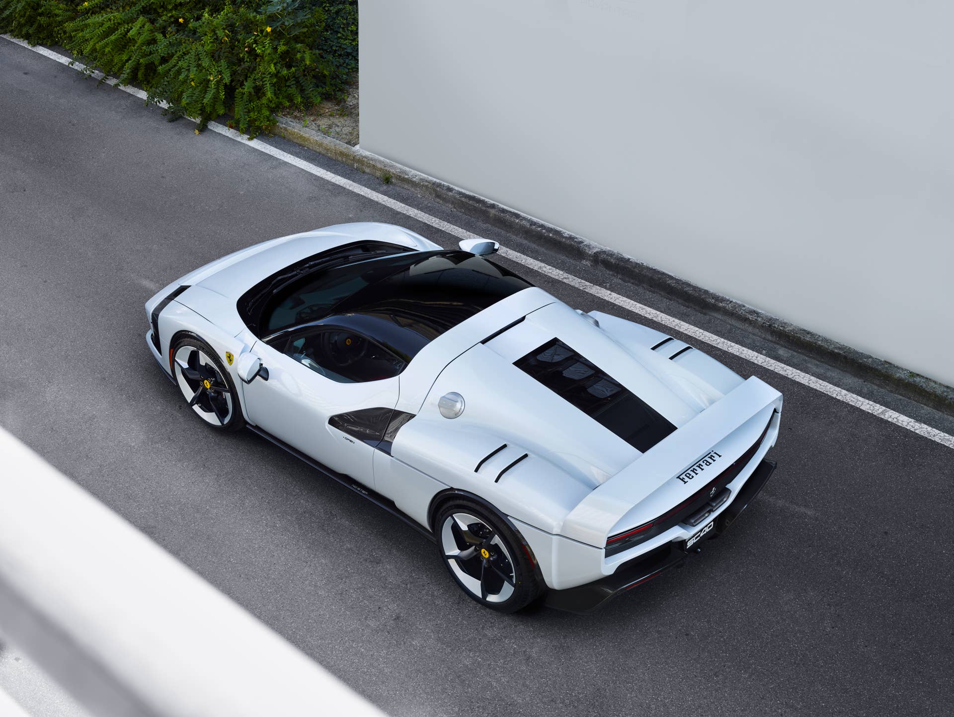 ferrari-sc40.jpg