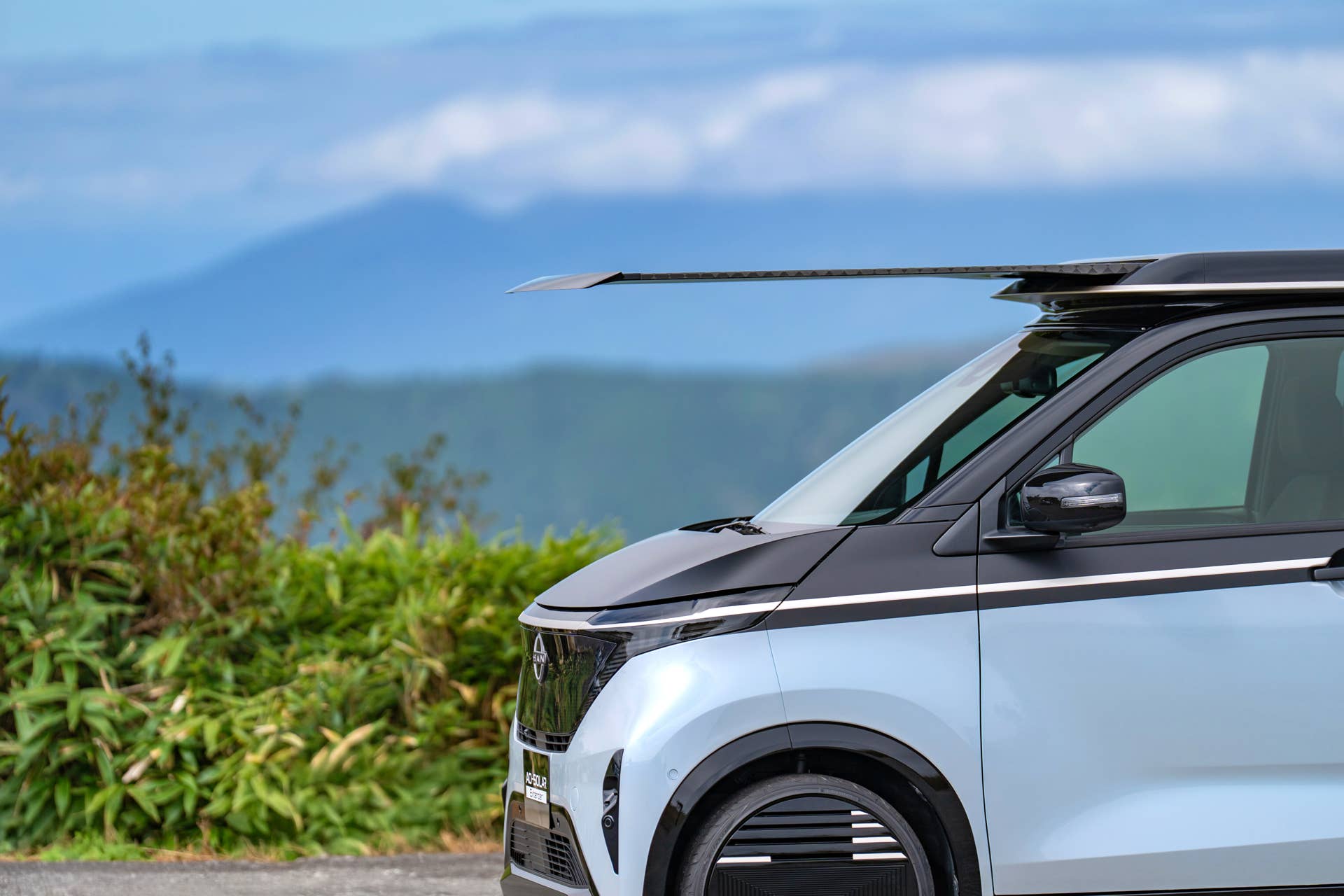 Nissan Sakura EV Solar Power roof extended