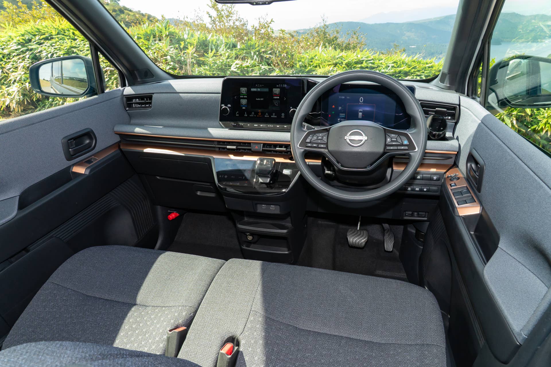 Nissan Sakura EV Solar Power interior