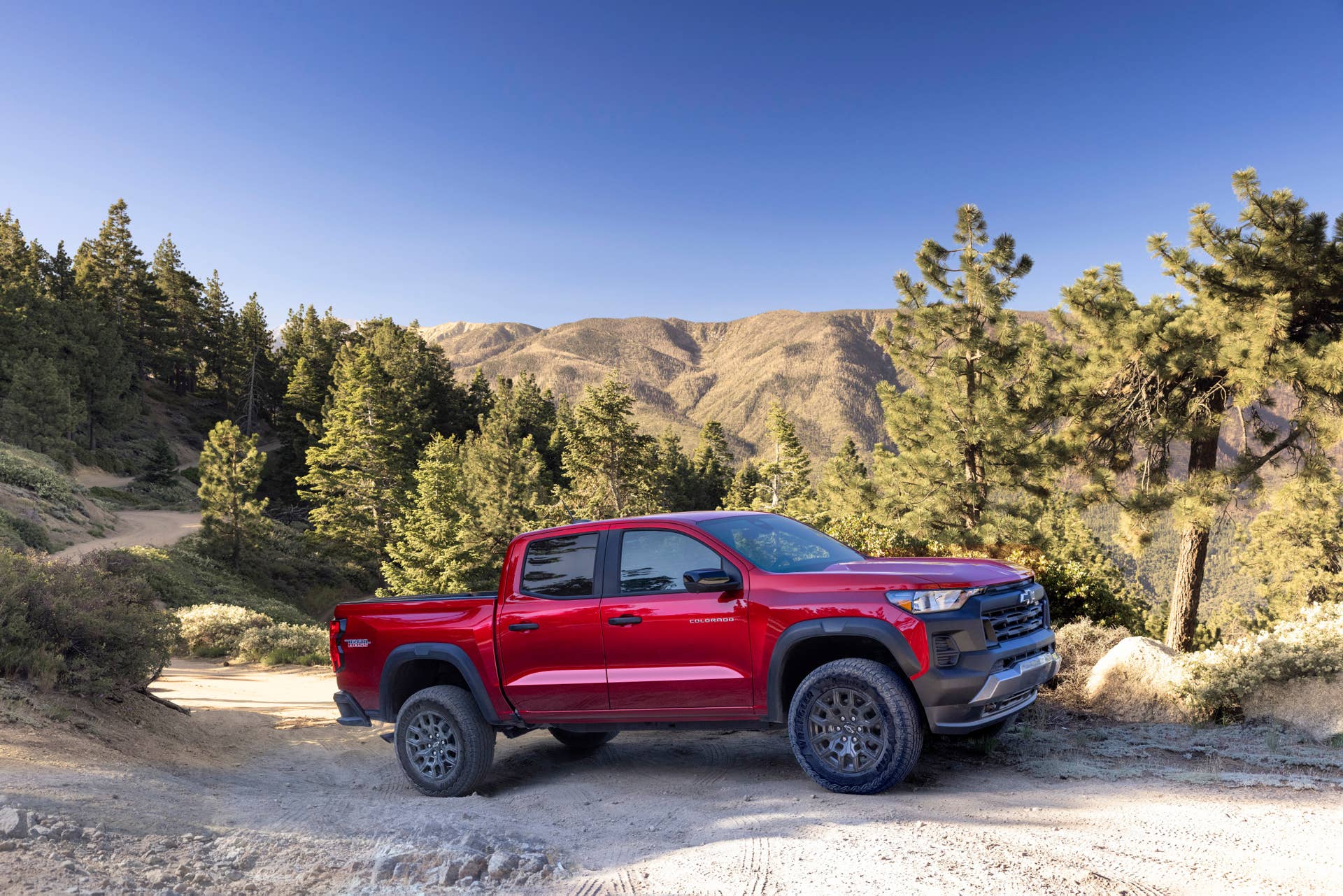 Is The 2026 Chevrolet Colorado ZR2 Worth $10,100 More Than The Trail ...