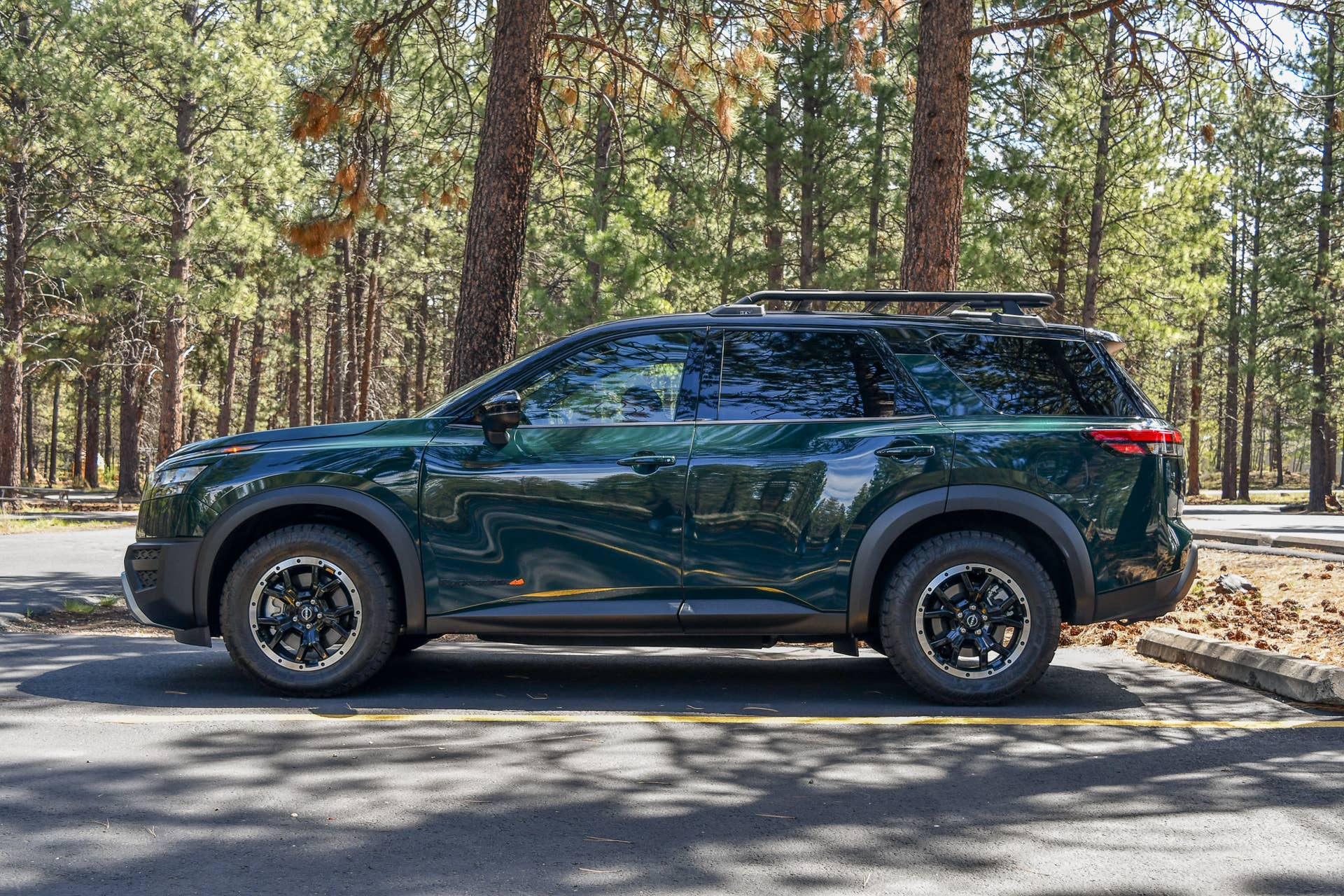 The side profile of the 2025 Nissan Pathfinder Rock Creek