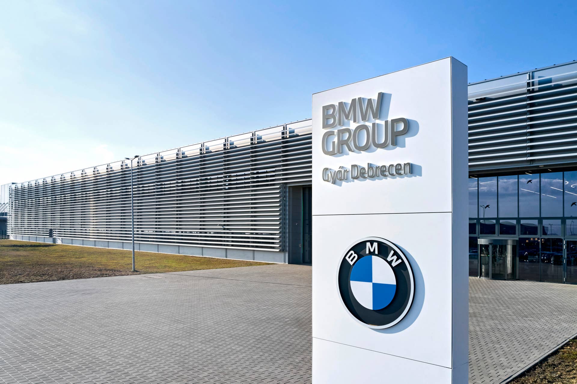 BMW Just Built the World's First AI Car Factory - Autoblog