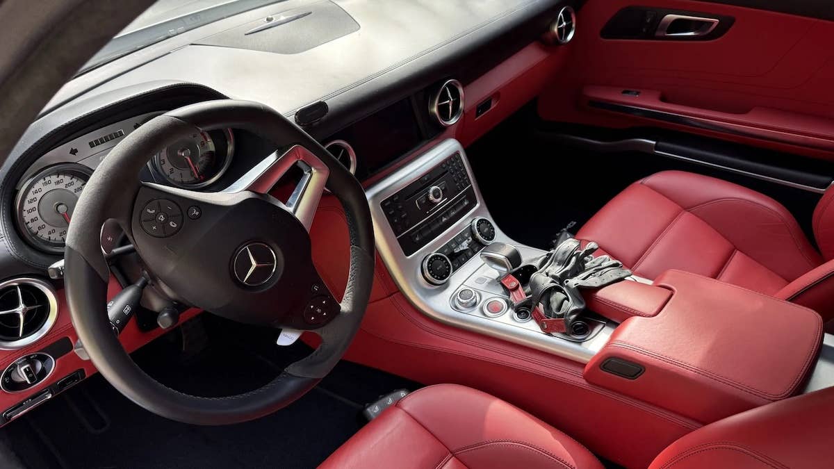 Mercedes SLS AMG Gullwing For Sale steering wheel