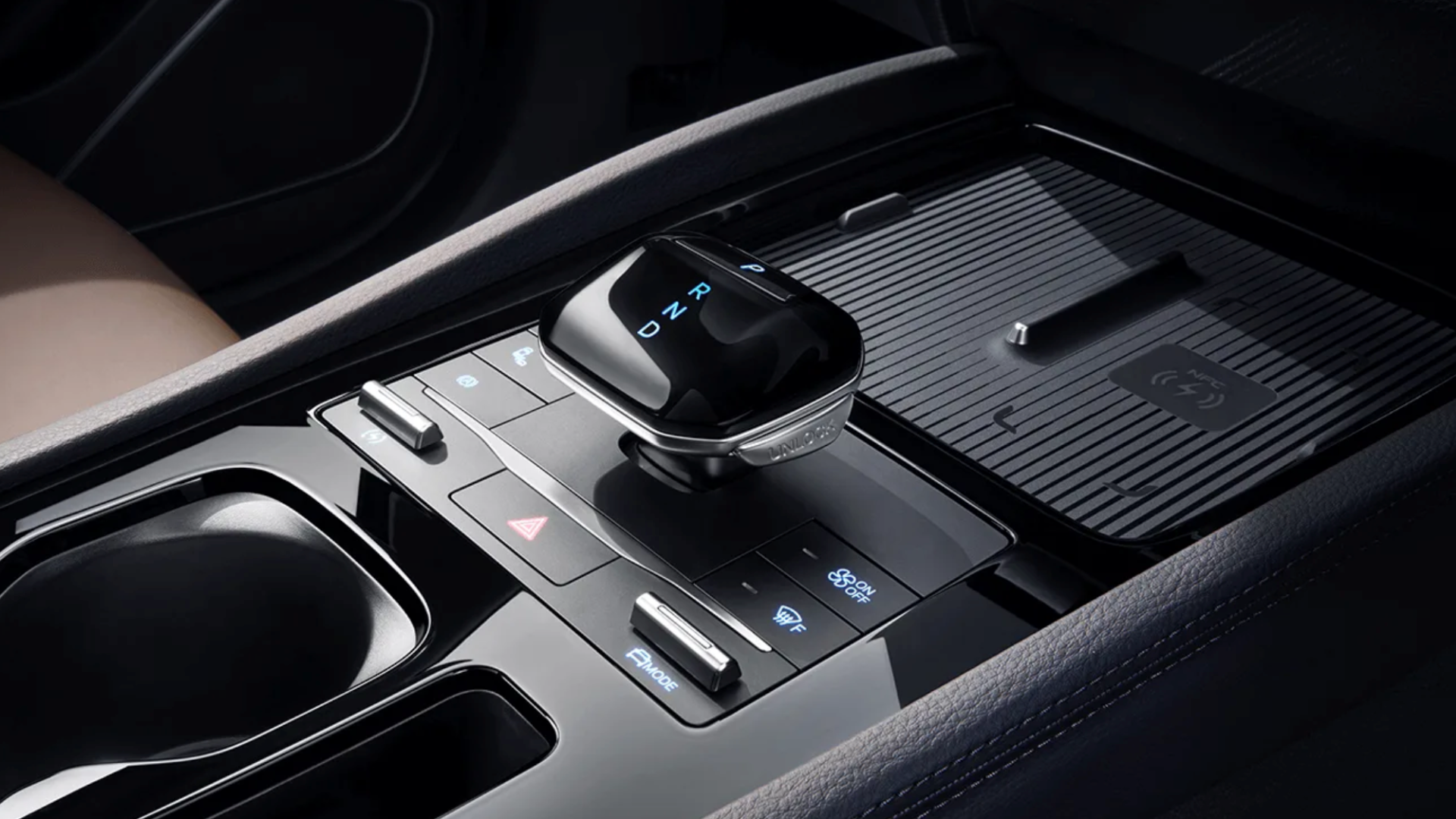 BYD eMAX 7 Center Console
