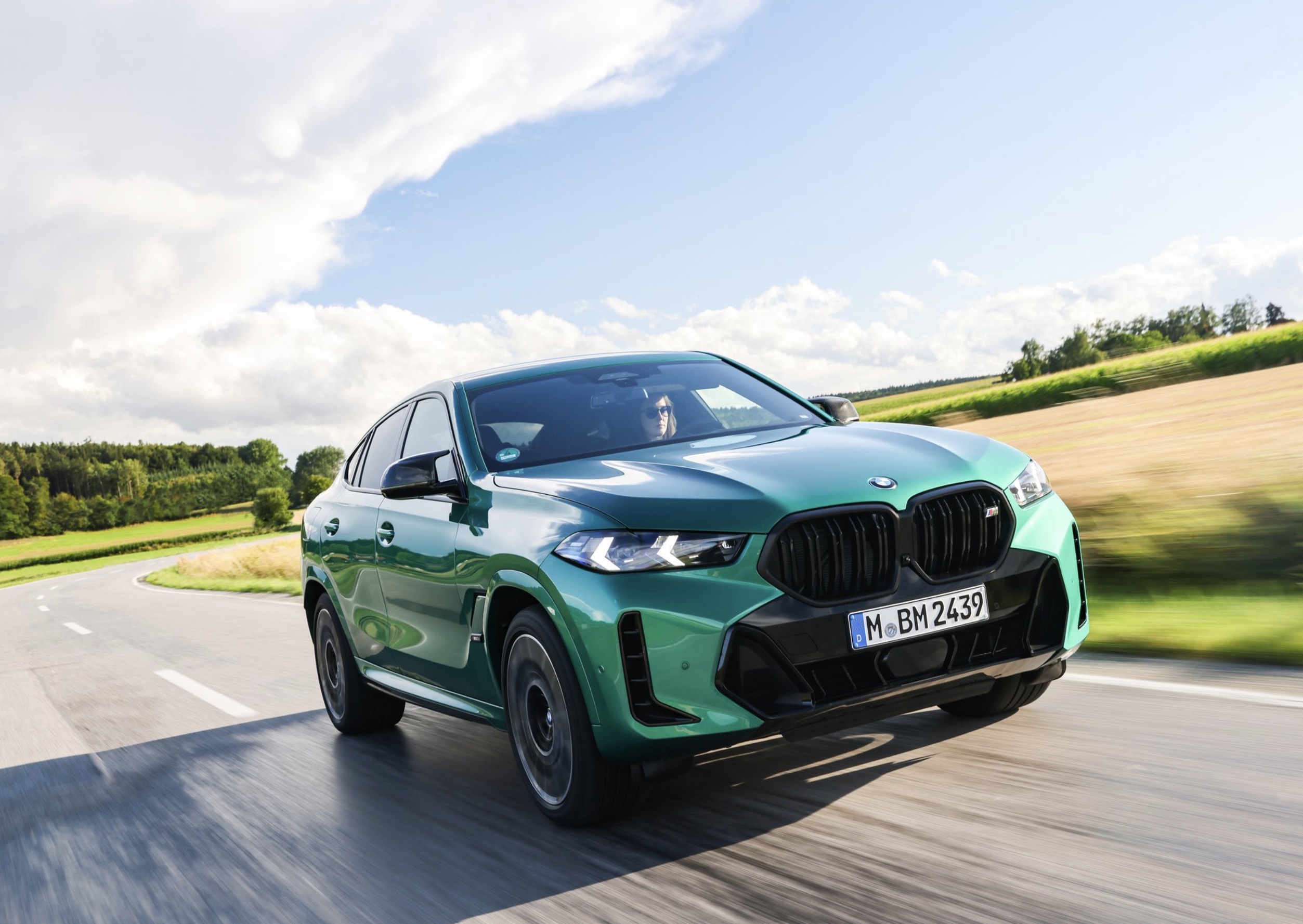 2025 BMW X6 M60i