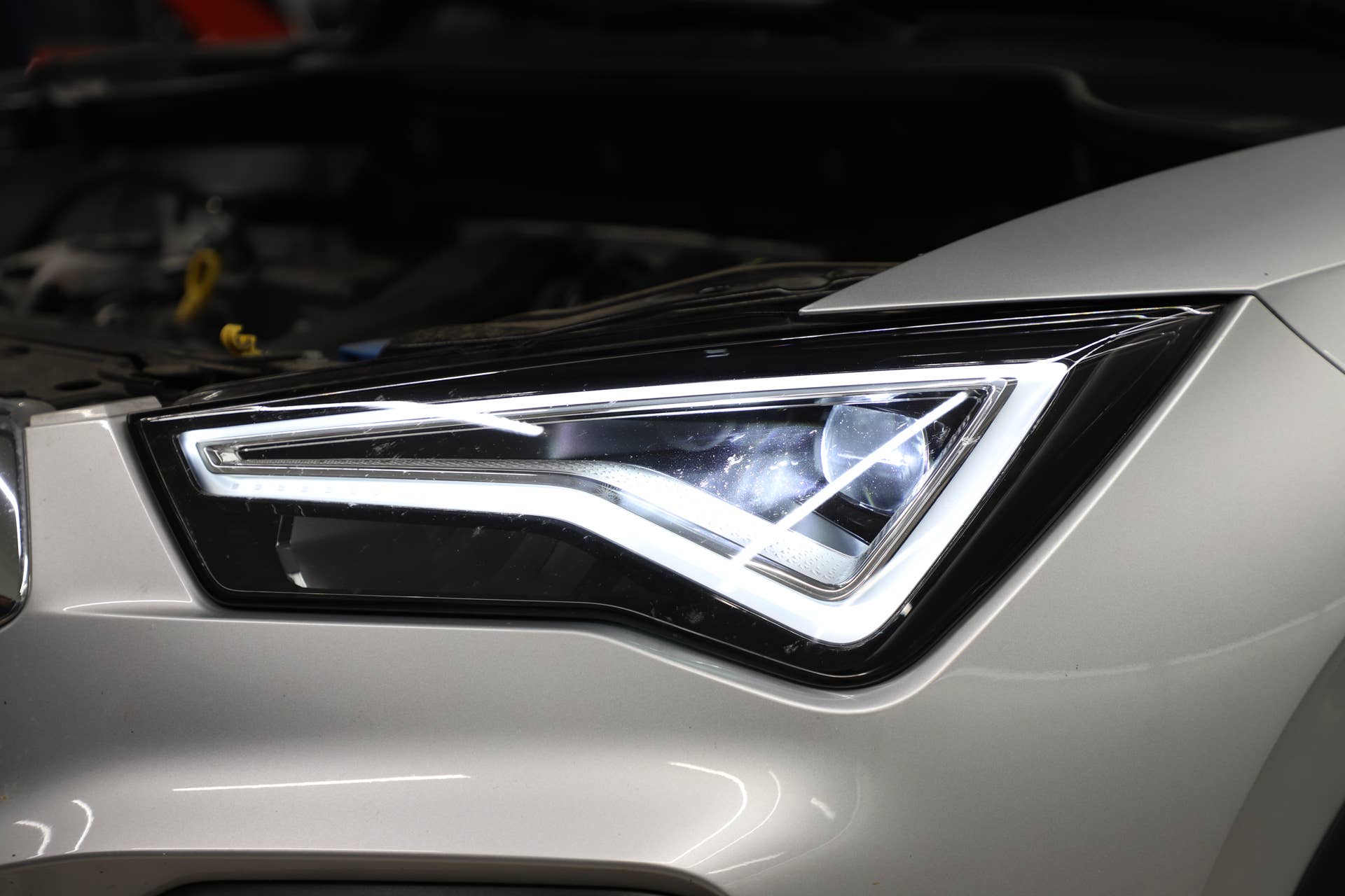 10 October 2025, North Rhine-Westphalia, Cologne: A car headlight lights up. Photo: Sascha Thelen/dpa (Photo by Sascha Thelen/picture alliance via Getty Images)