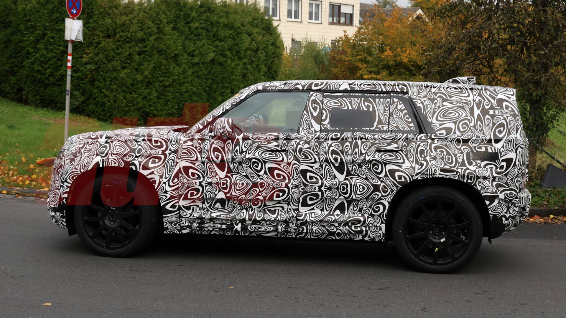 2027 Land Rover Defender EV spy shot