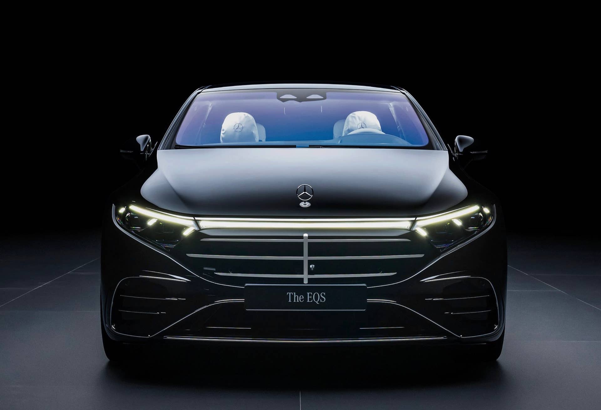 2025 Mercedes-Benz EQS 580 in Obsidian Black front view
