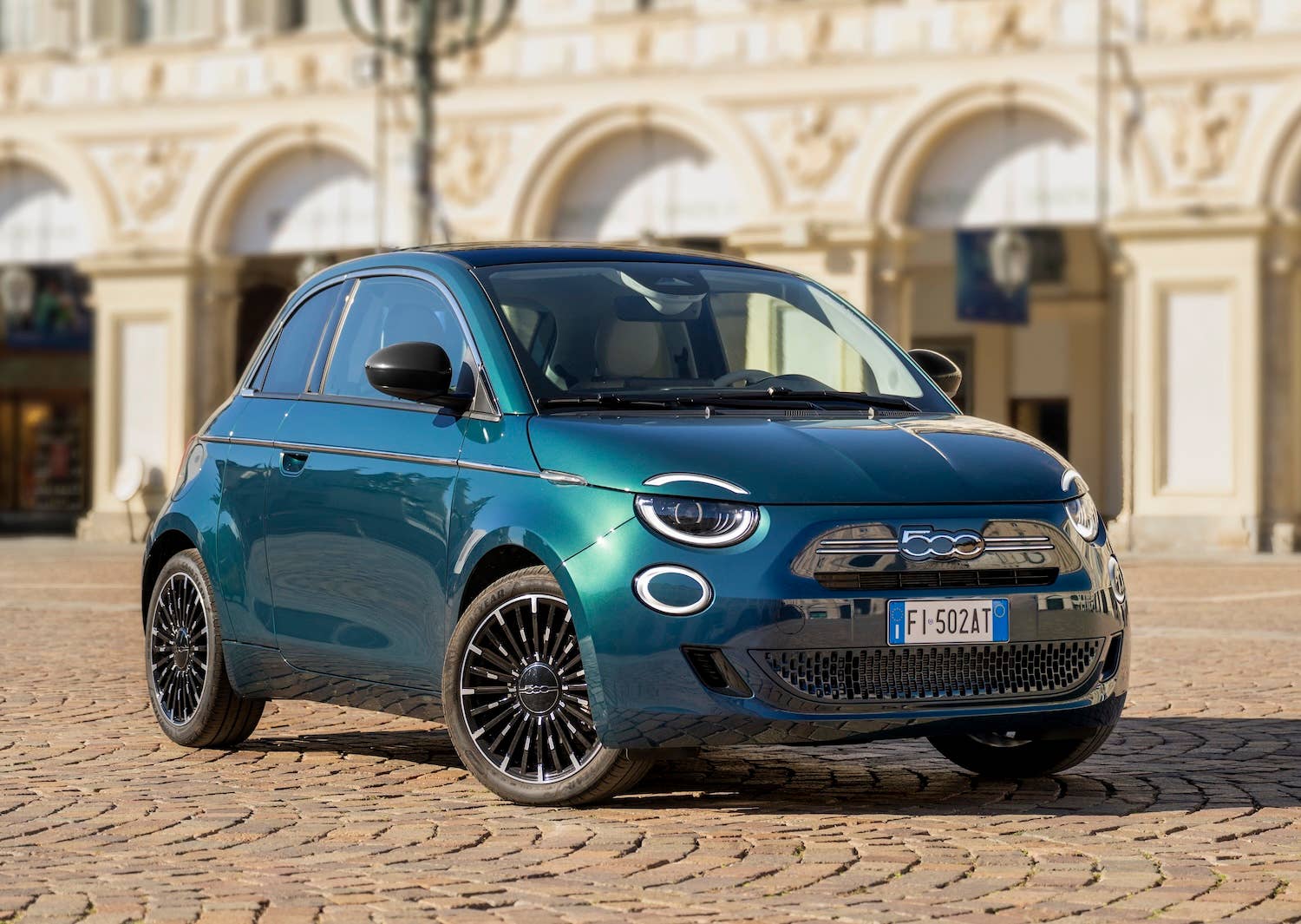 Fiat 500 Hybrid front quarter