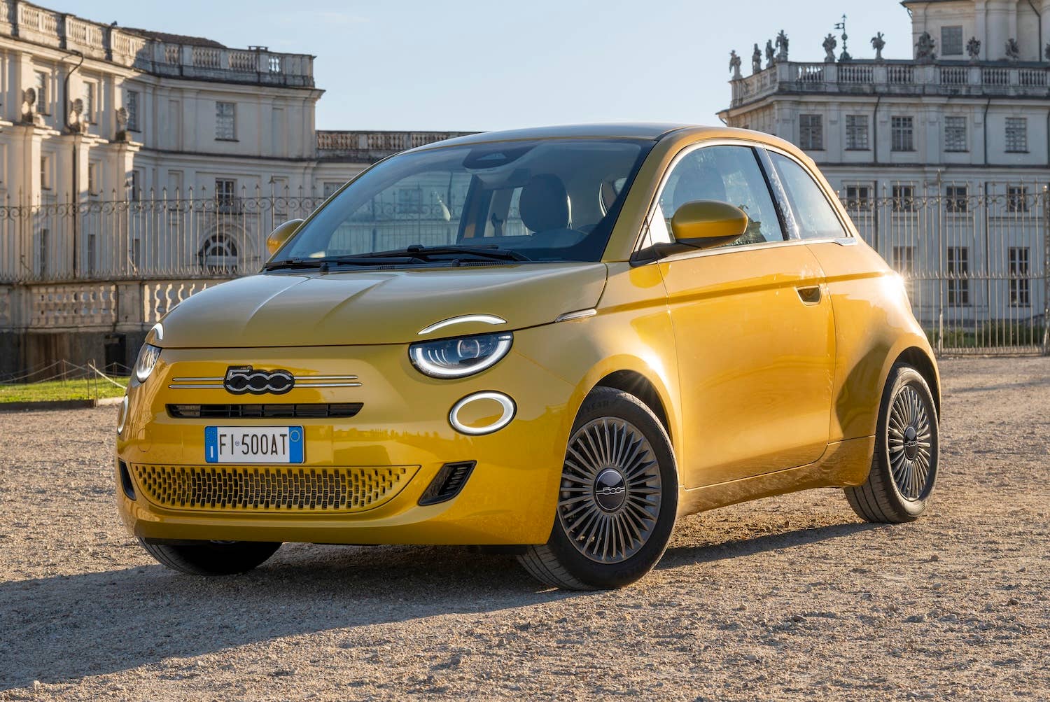 Fiat 500 Hybrid torino yellow