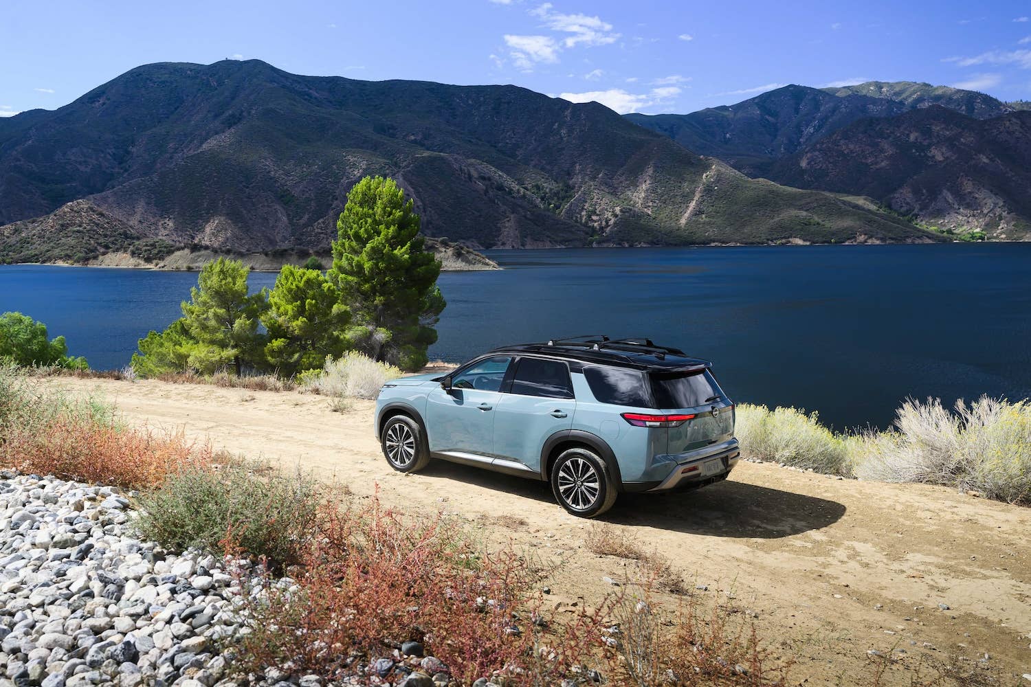 2026 Nissan Pathfinder wide shot beauty