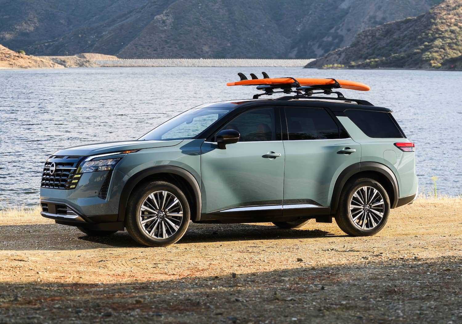 2026 Nissan Pathfinder side static with surf board on the roof