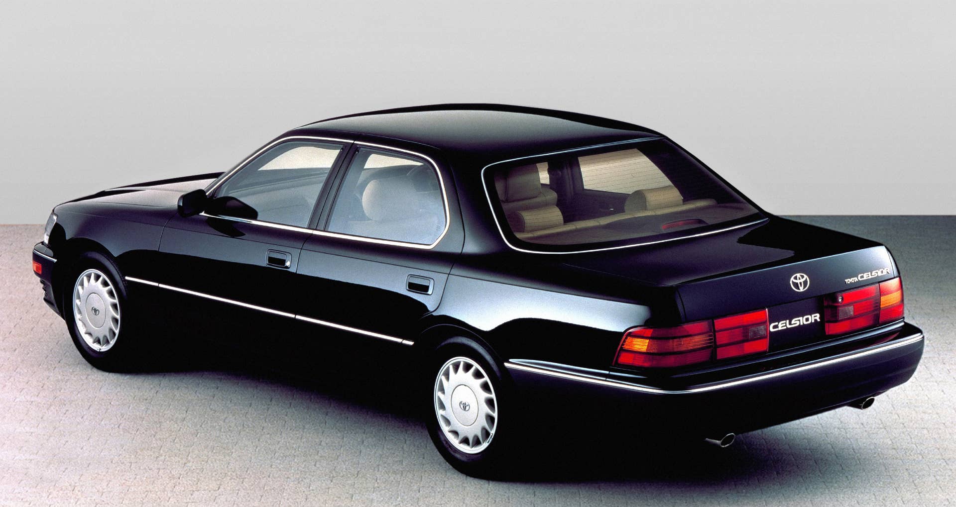 LS企画 The Lexus Flagship That Once Had an Optional Built-in Fax Machine