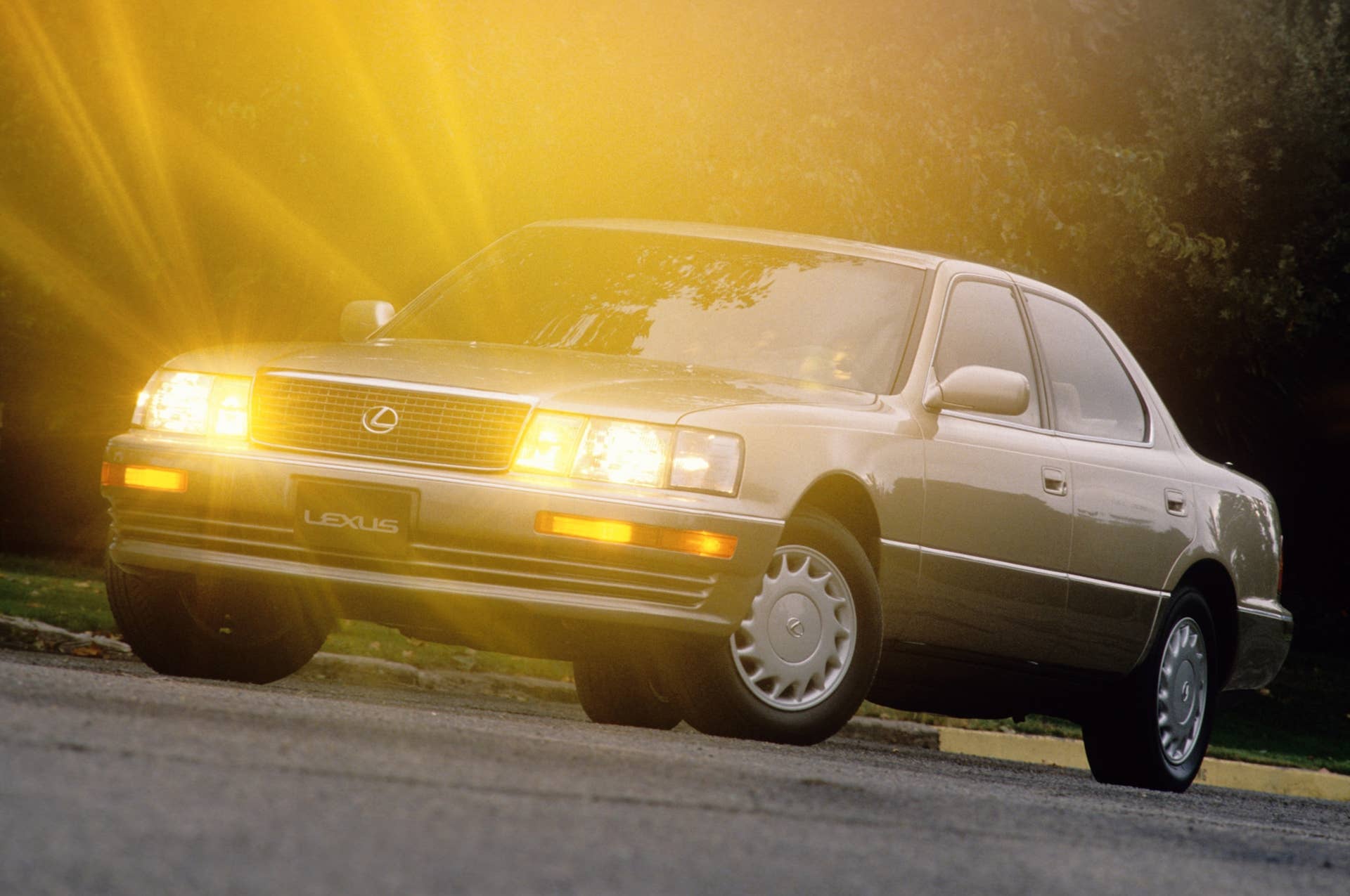LS企画 The Lexus Flagship That Once Had an Optional Built-in Fax Machine