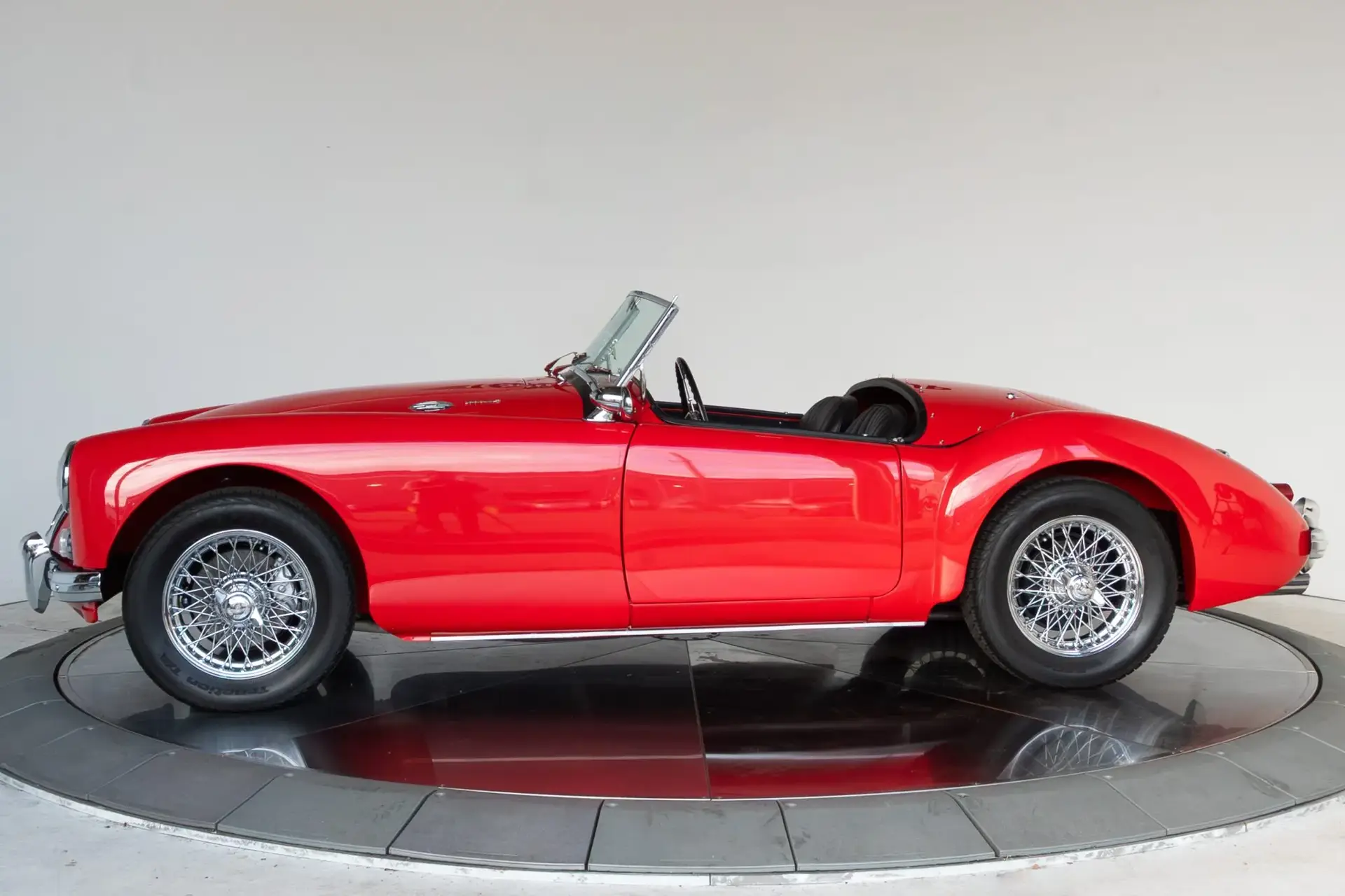 MG MGA 1600 クーペ(レッド) - テクノ 824 MG MGA 1600 クーペ(レッド) - テクノ 824 - メルカリ