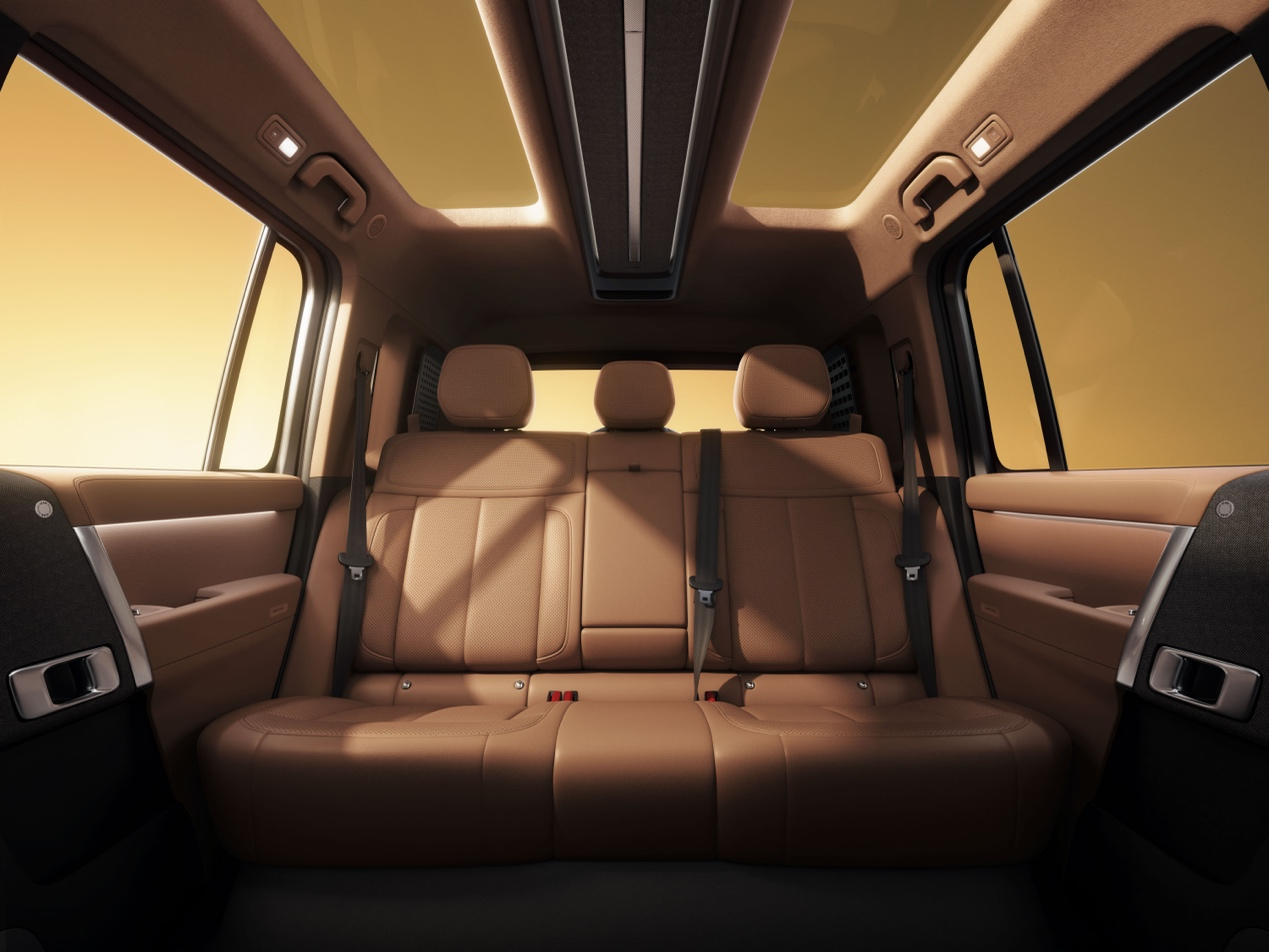 China Unveils $30K Land Rover Defender Lookalike With a 745-Mile Range ...