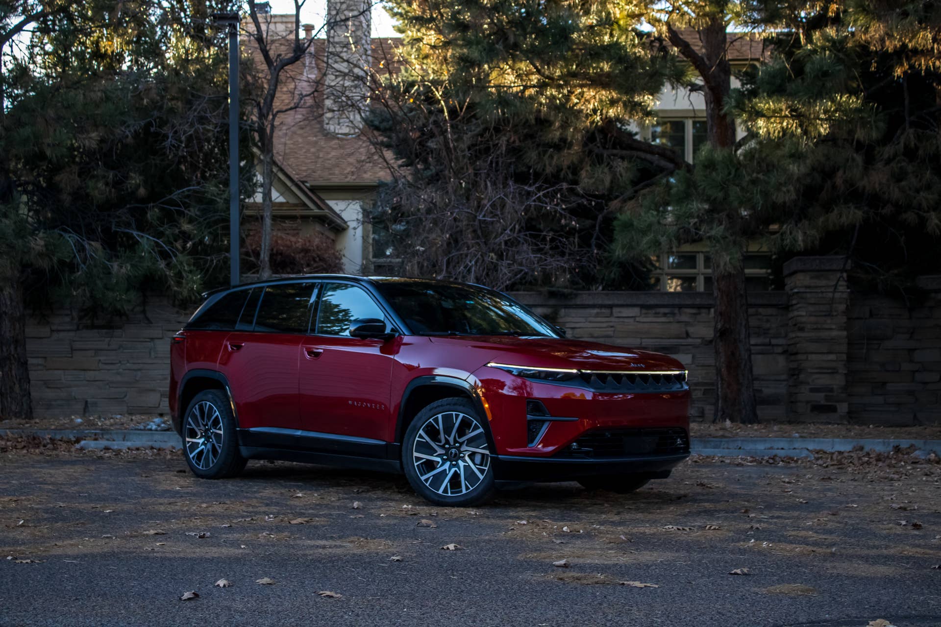 2025-2026 Jeep Wagoneer S in Red Hot Pearl-Coat and black two-tone front angled view