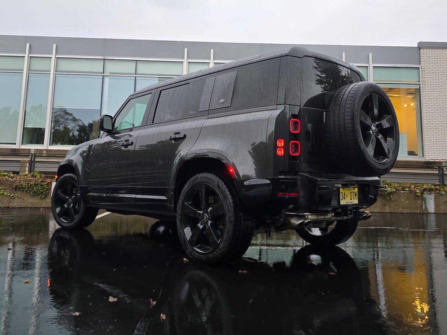 2024 Land Rover Defender V8