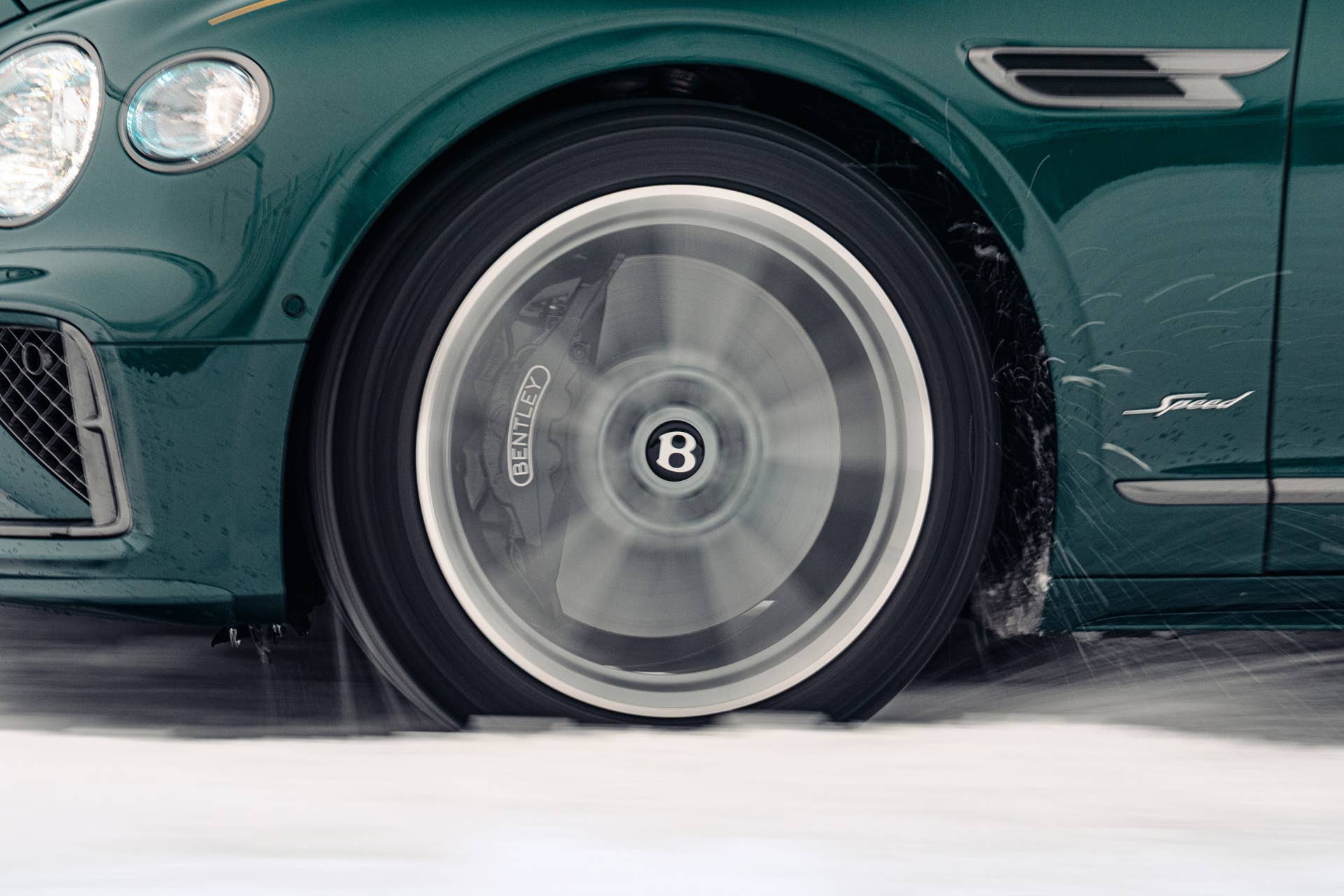 Bentley’s 771-HP Flying Spur Speed Just Set a Lap Record on 12 Inches ...