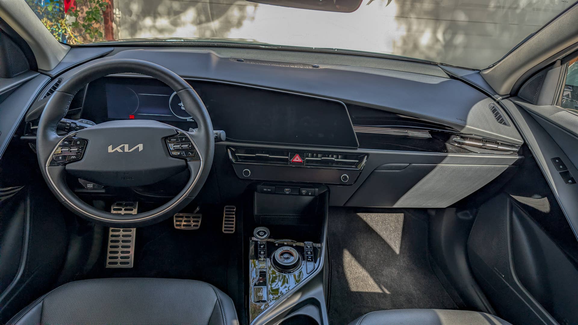 The interior of the 2025 Kia Niro EV