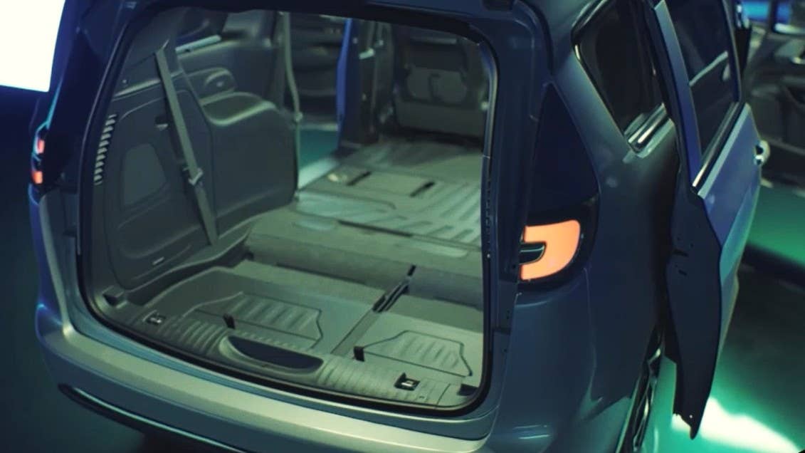 2026 Chrysler Pacifica trunk Stow n Go seats
