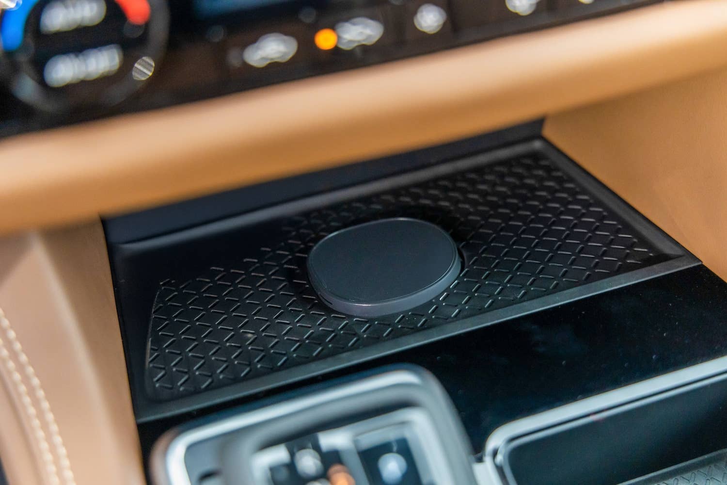 2026 Nissan Pathfinder Qi2 wireless smartphone charging