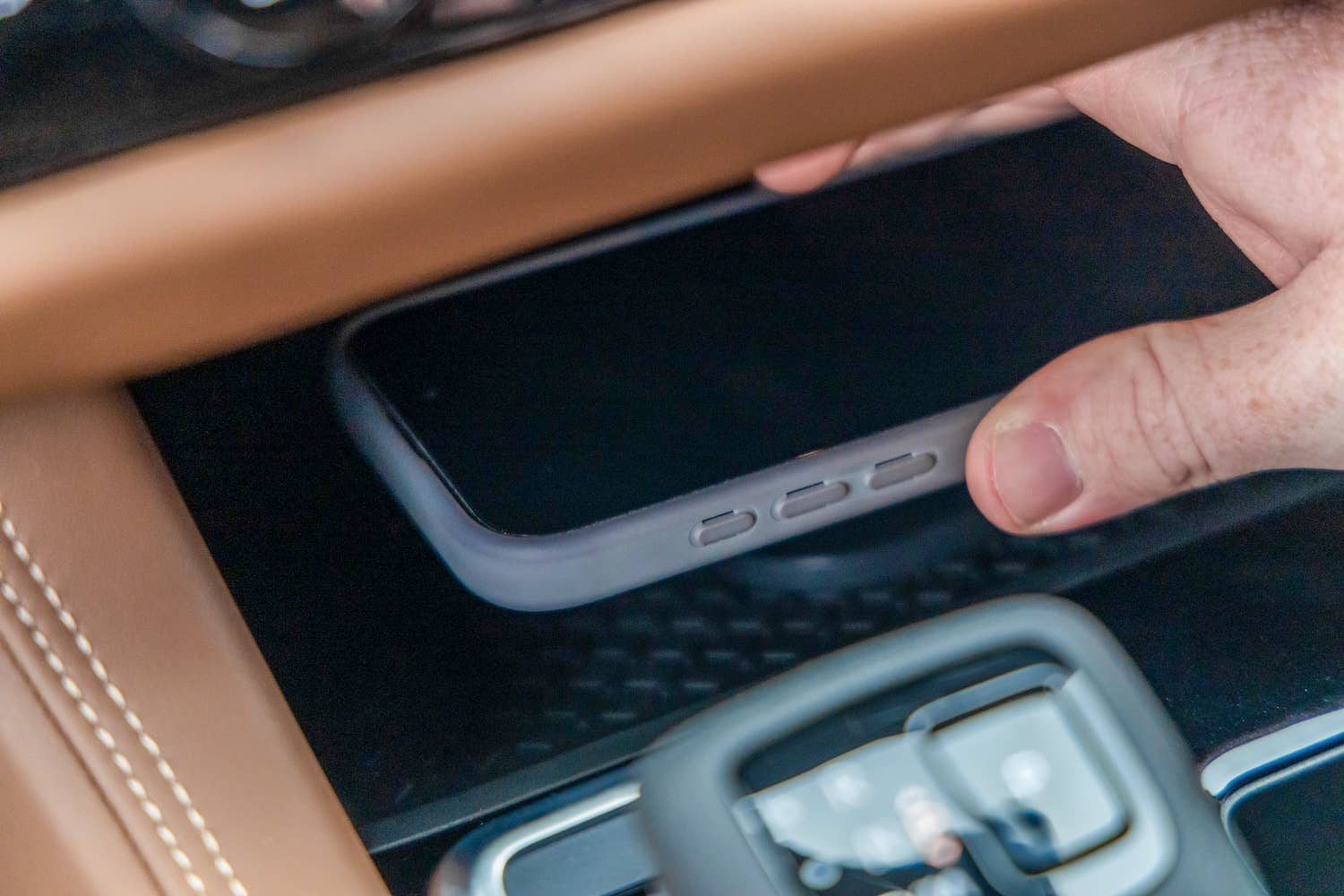 2026 Nissan Pathfinder Qi2 wireless smartphone charging