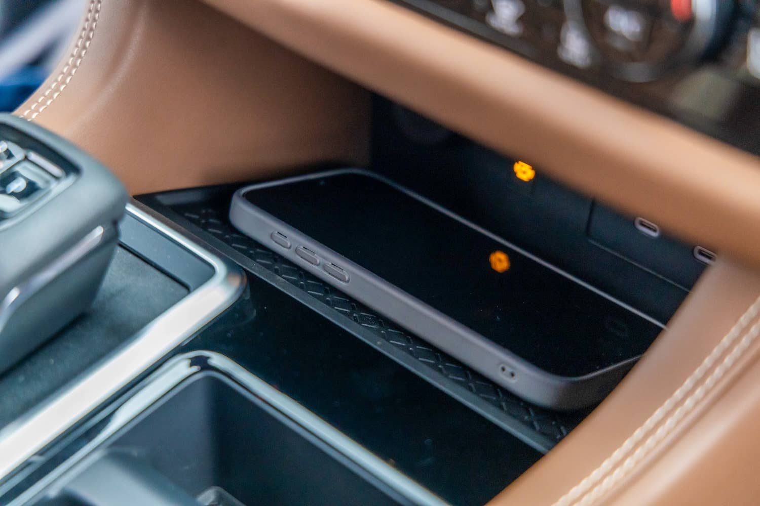 2026 Nissan Pathfinder Qi2 wireless smartphone charging