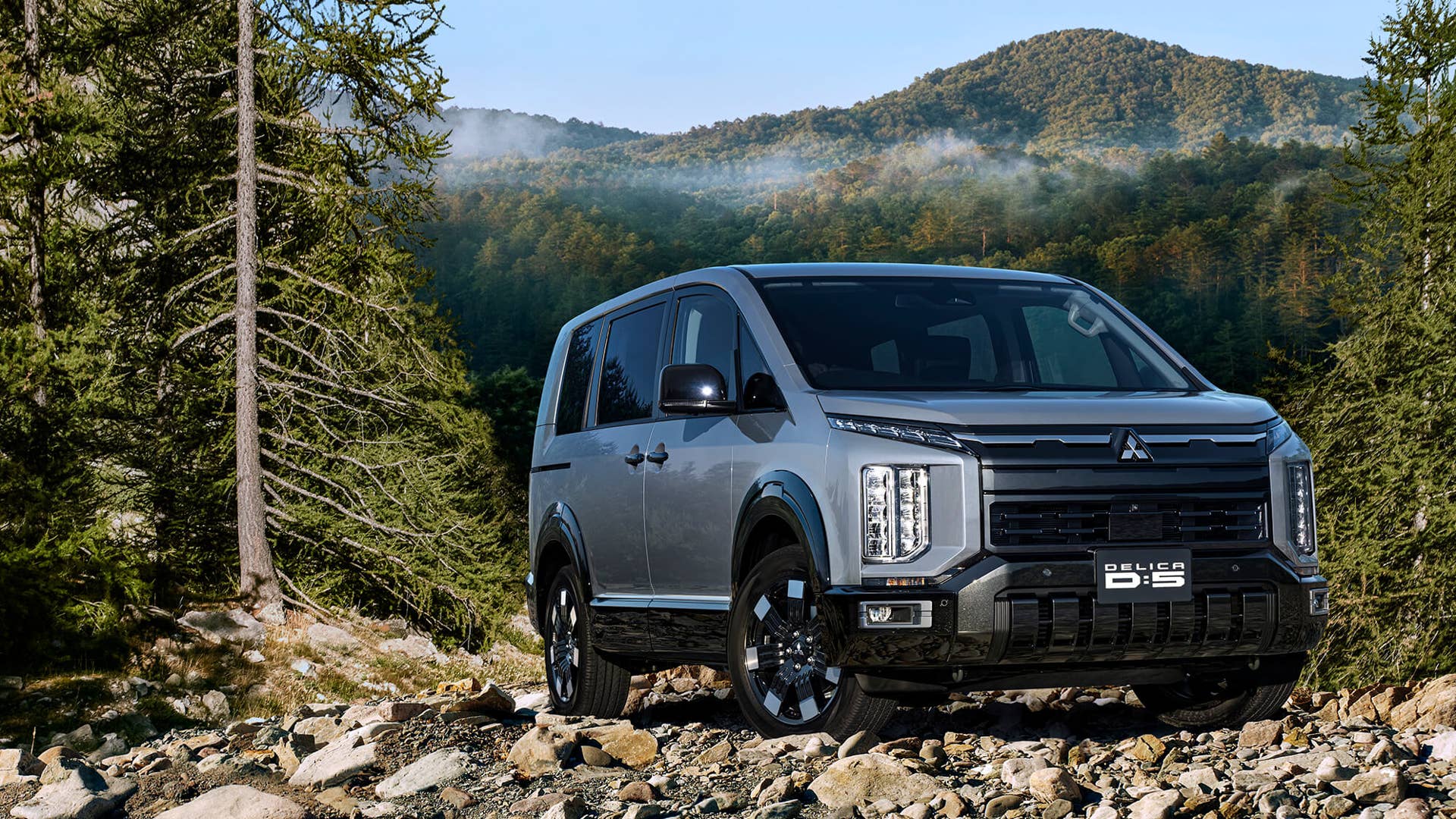This Mitsubishi Minivan Has a Locking Diff and Off-Road Mode