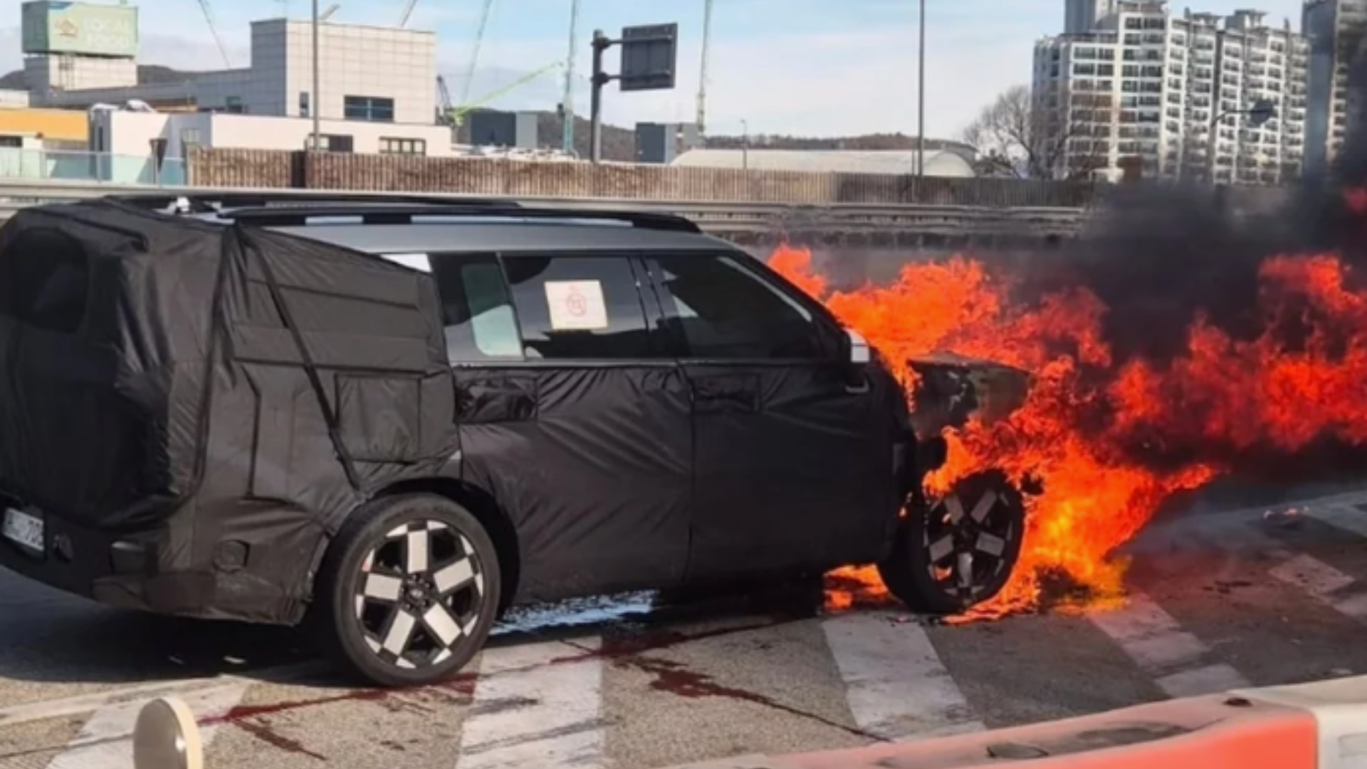 Hyundai Santa Fe Test Car Fire1