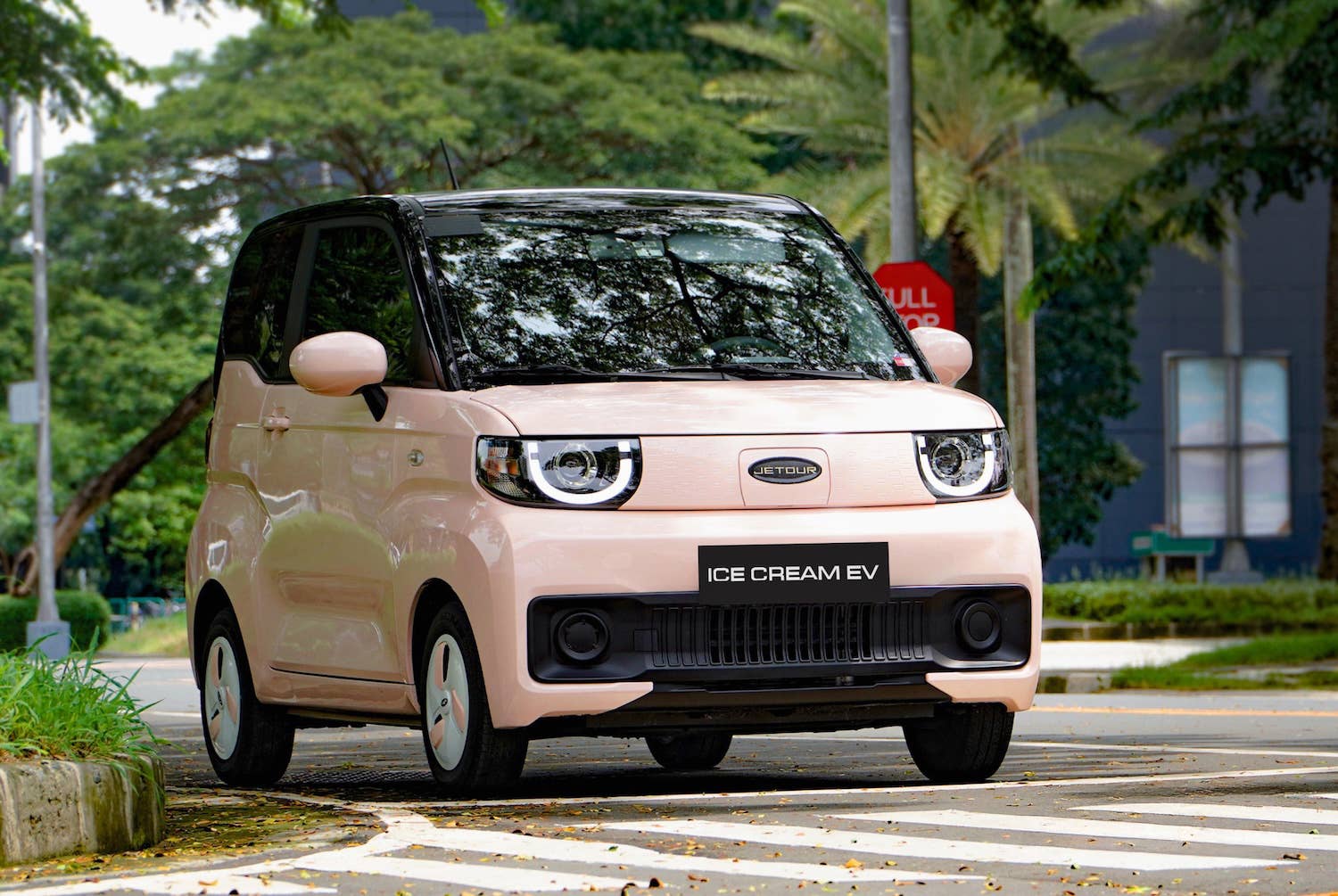 2026 Jetour Ice Cream driving around the city