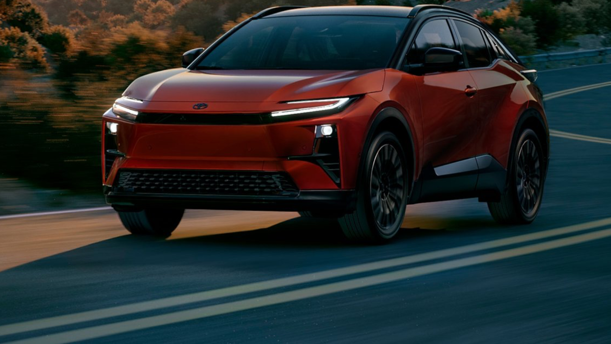 2026-toyota-c-hr-xse-in-tandoori-with-midnight-black-2-tone-front-angled-view-driving.png?profile=rss