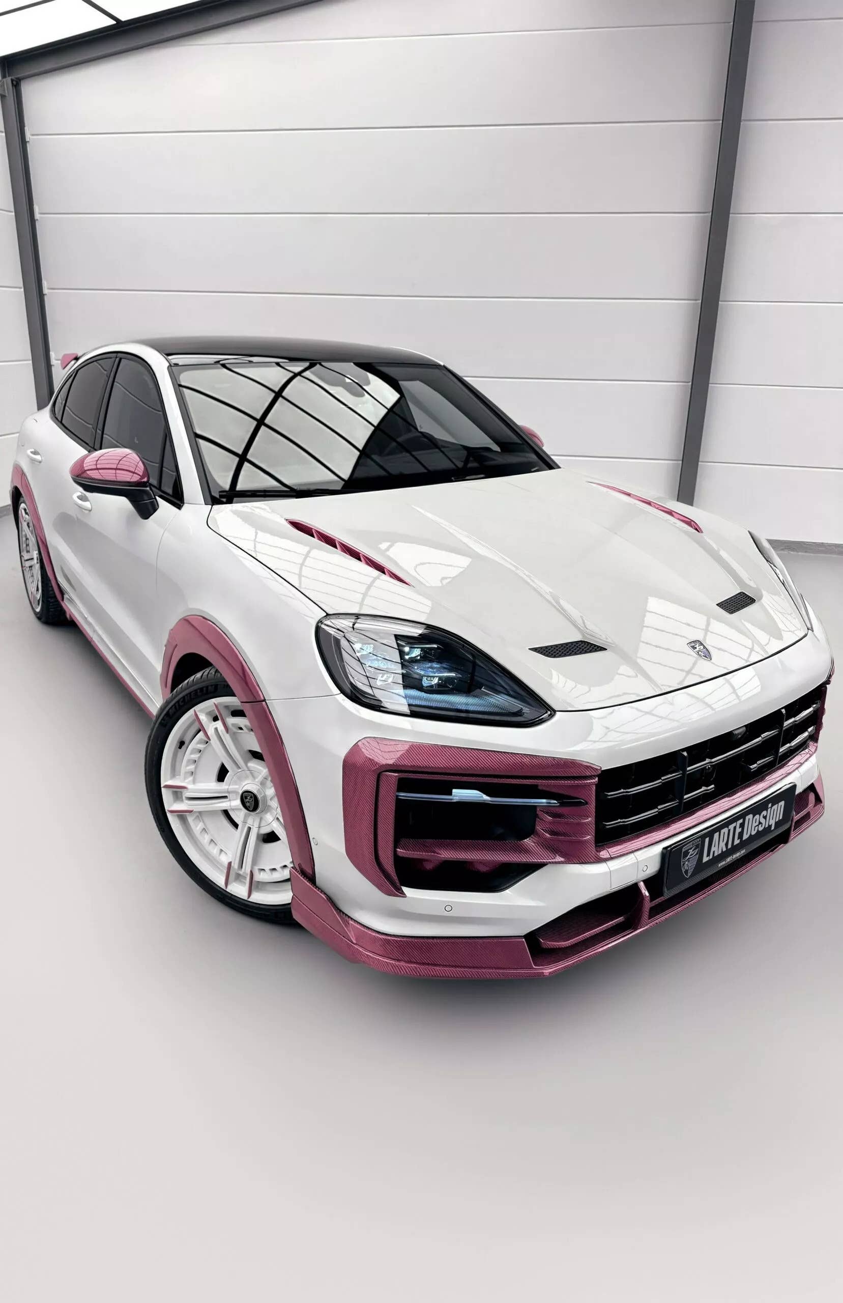 Larte Design Porsche Cayenne Pink Carbon