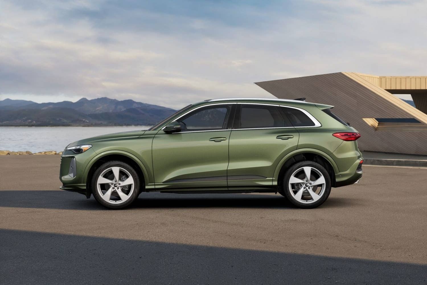 2026 Audi Q5 Premium Plus green side view