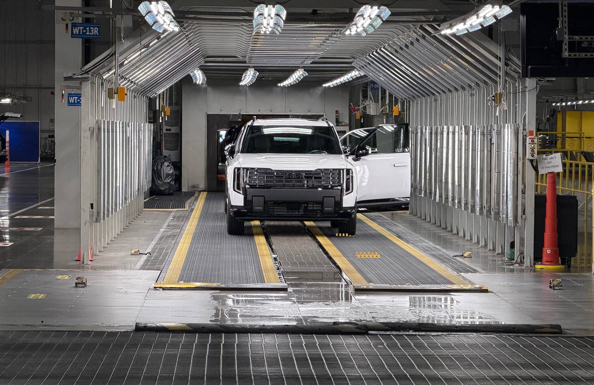 2027 Kia Telluride Hybrid - in plant