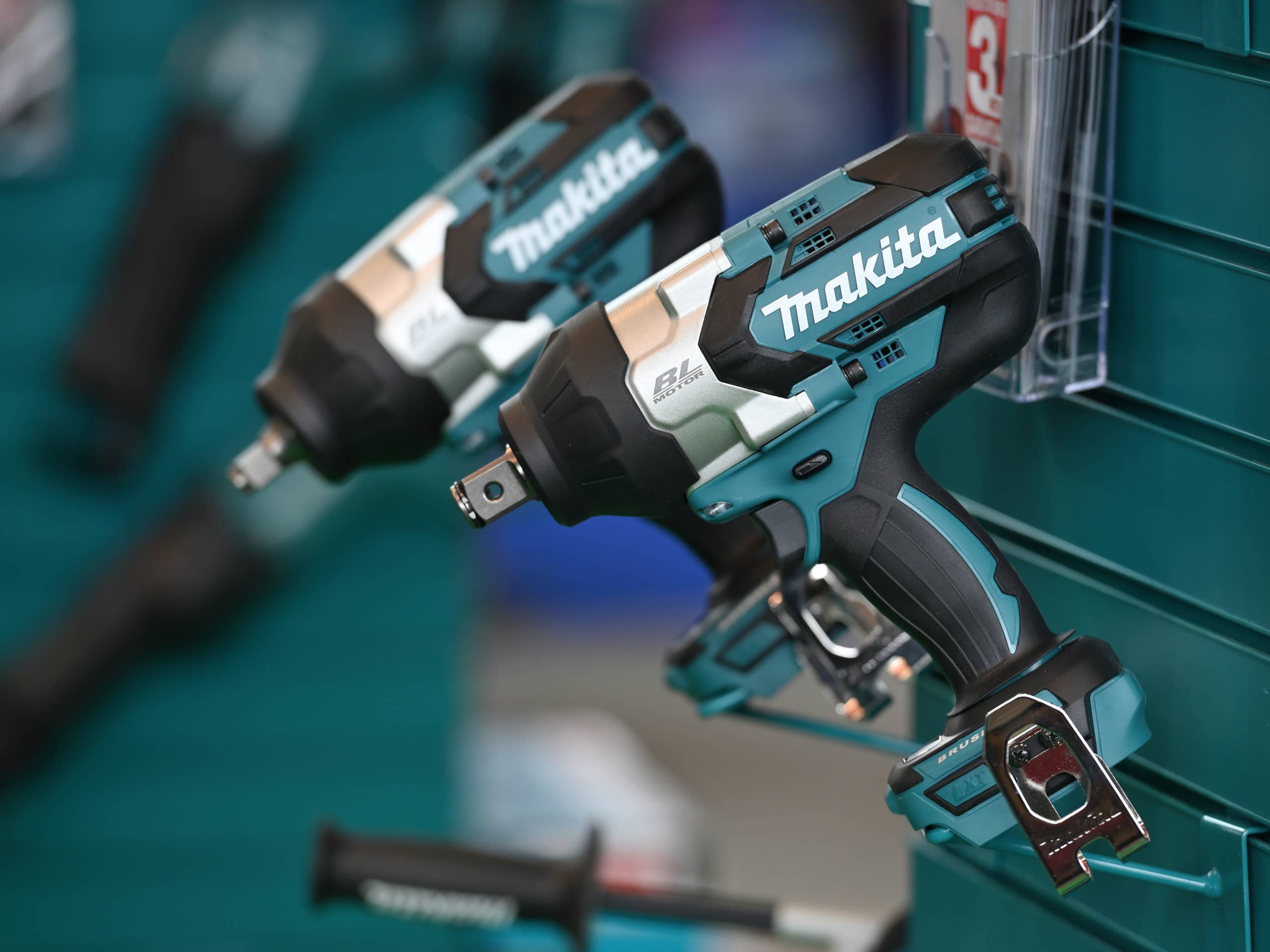 The Makita StarlockMax Cordless Multi-Tool Is 52% Off - Autoblog
