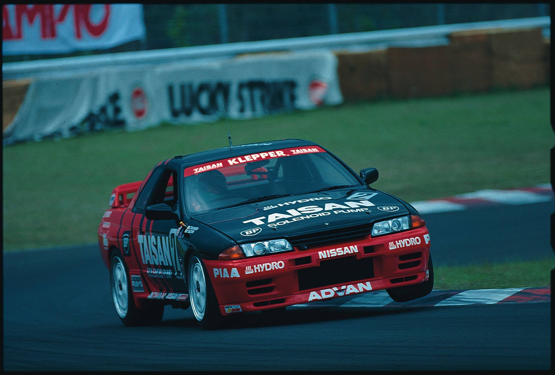 How Nissan's RB26DETT Engine Turned the R32 GT-R Into Godzilla