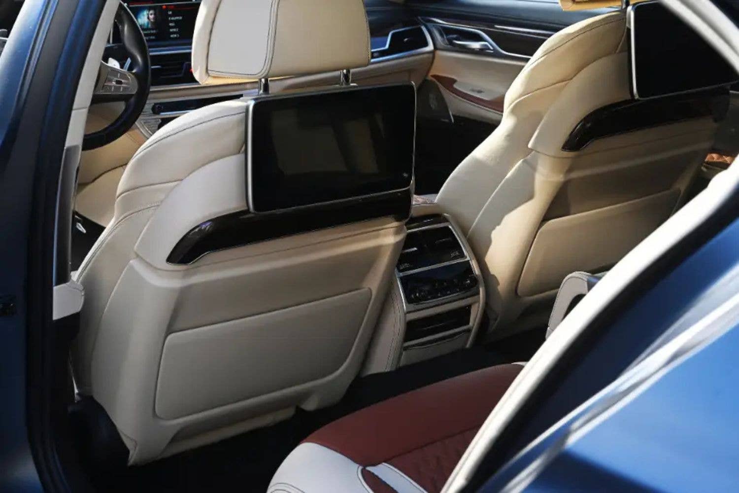 Manhart MH7 M700 (based on G12 BMW 7 Series)