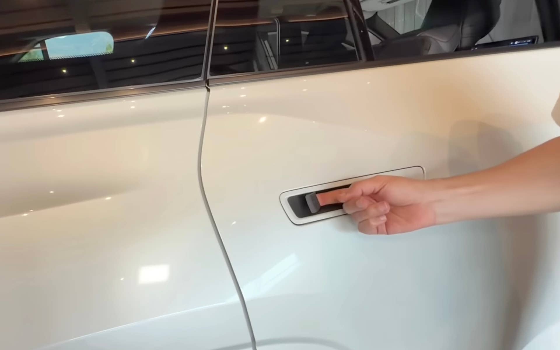 2027 Toyota Highlander door handle