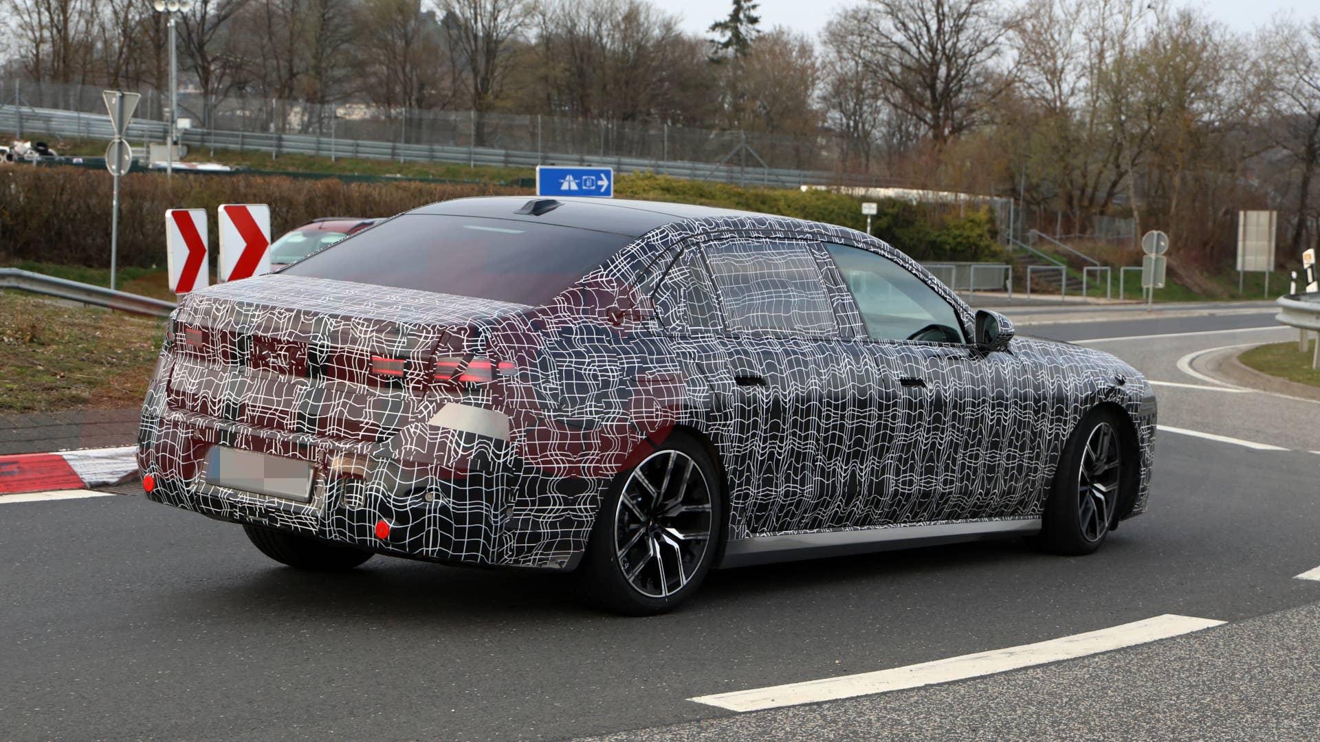 2027 BMW 7 Series LCI spy shot