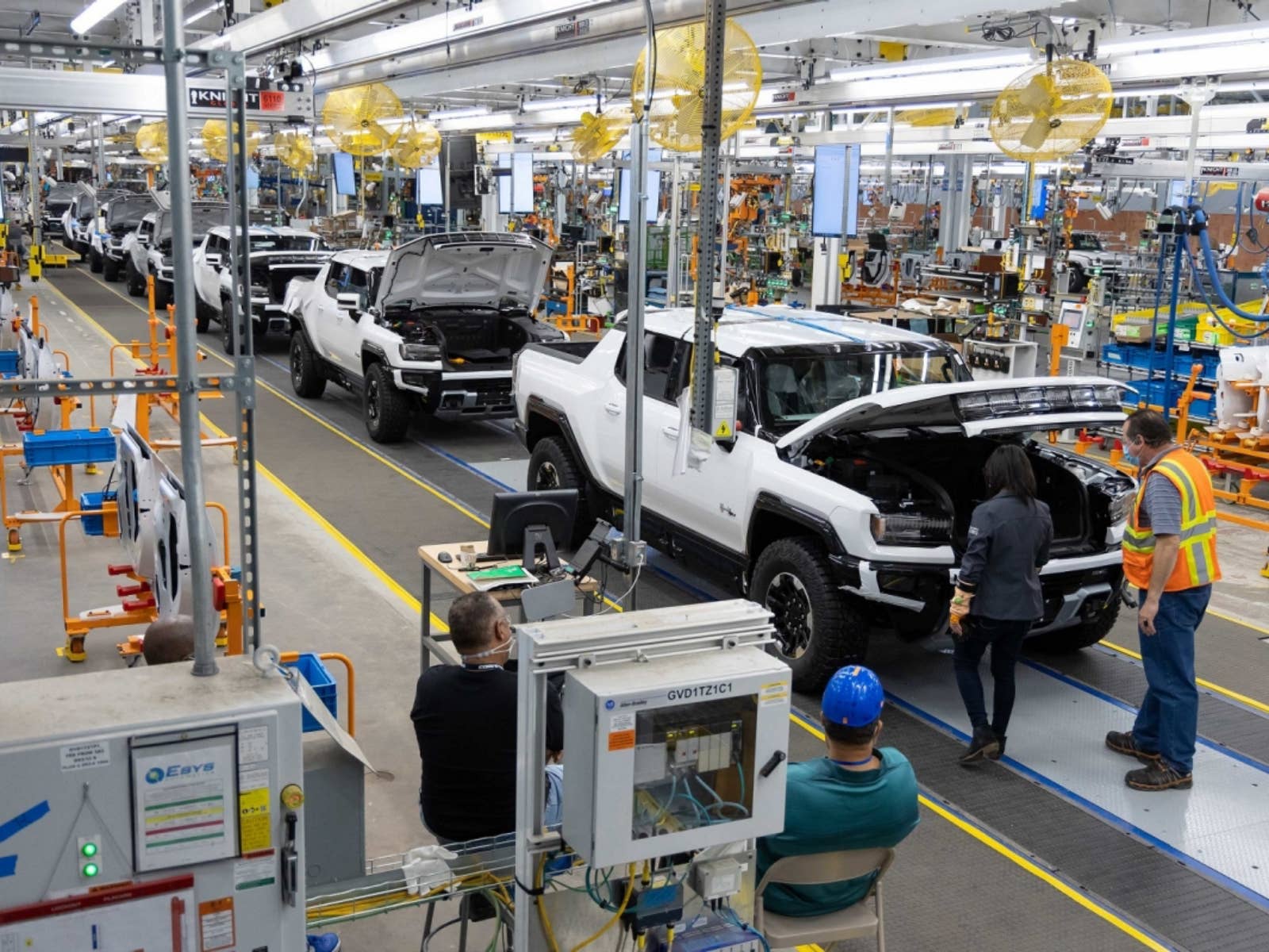 GM Cut 1,000 Workers at Its EV Plant, Then Added Robots - Autoblog