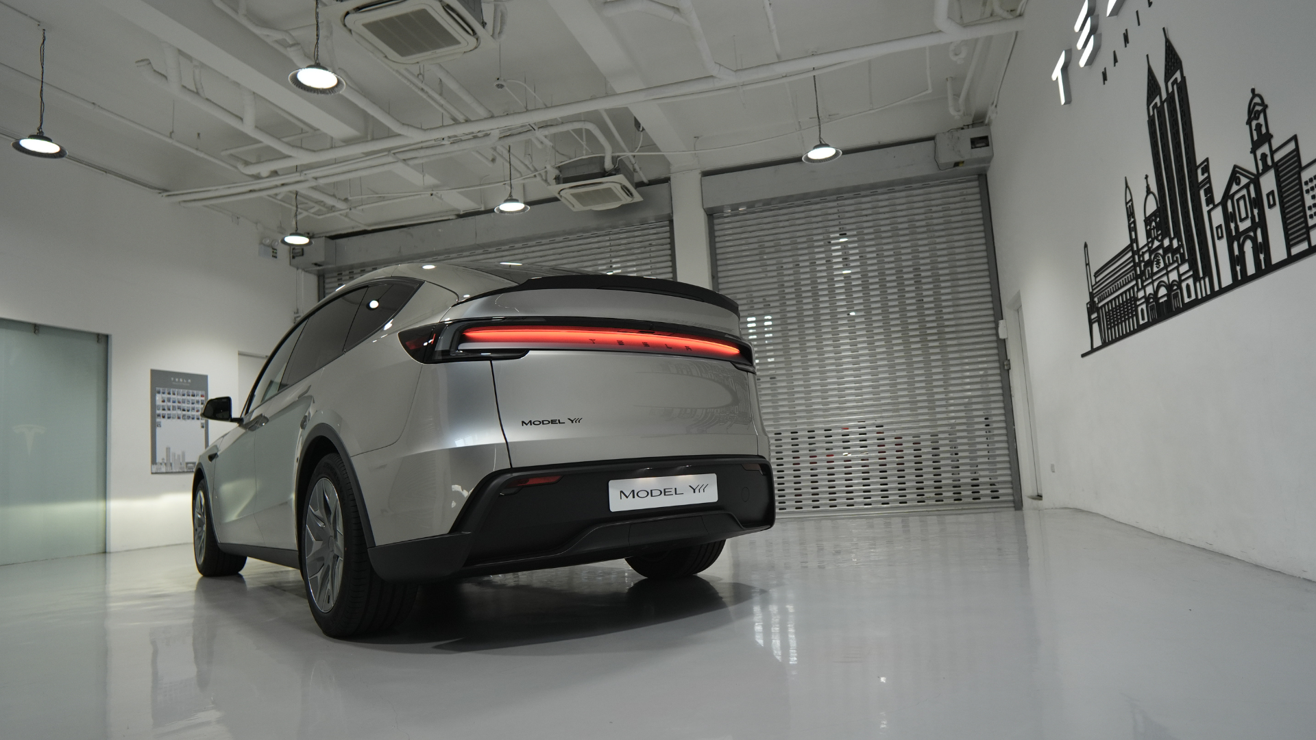 Tesla Model Y L