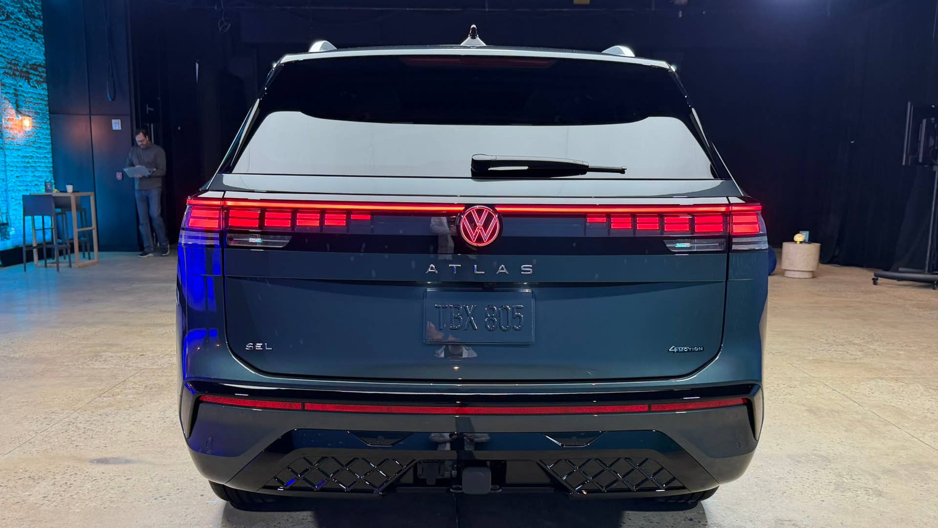 Vw Atals Rear 2027 VW Atlas Unveiled as Sleeker, More Powerful Telluride Rival - Autoblog
