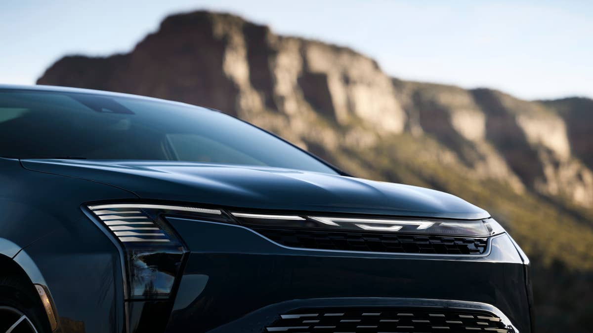 Chrysler Dealers Need a New Model to Sell Beside the Pacifica—and They Need it Yesterday