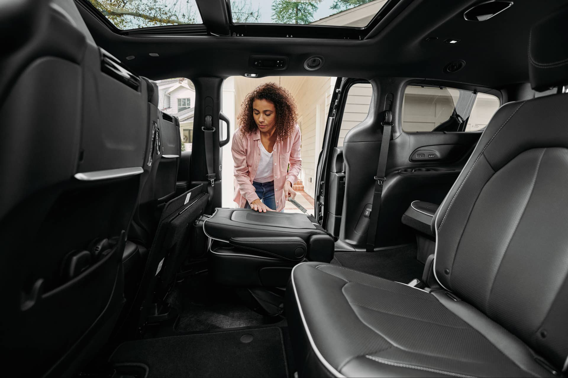 2027 Chrysler Pacifica Arrives With New Look, Updated Tech, and New ...